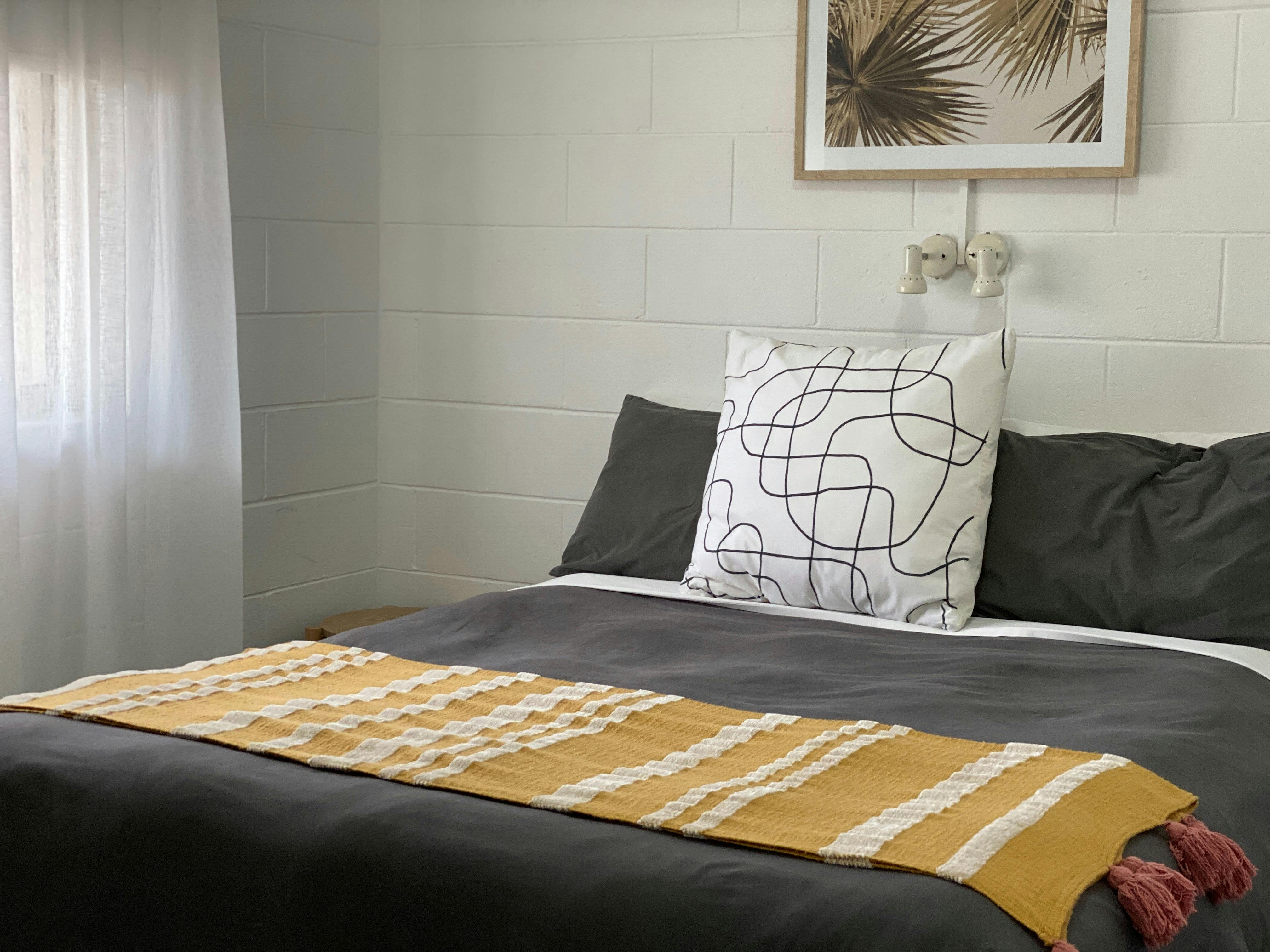 2 bedroom queen bed