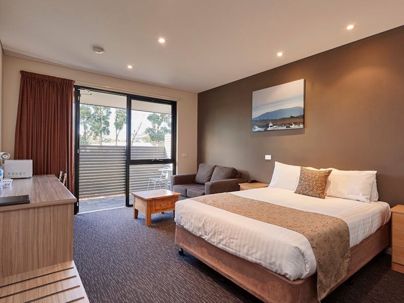 Ensuite room (Queen) image