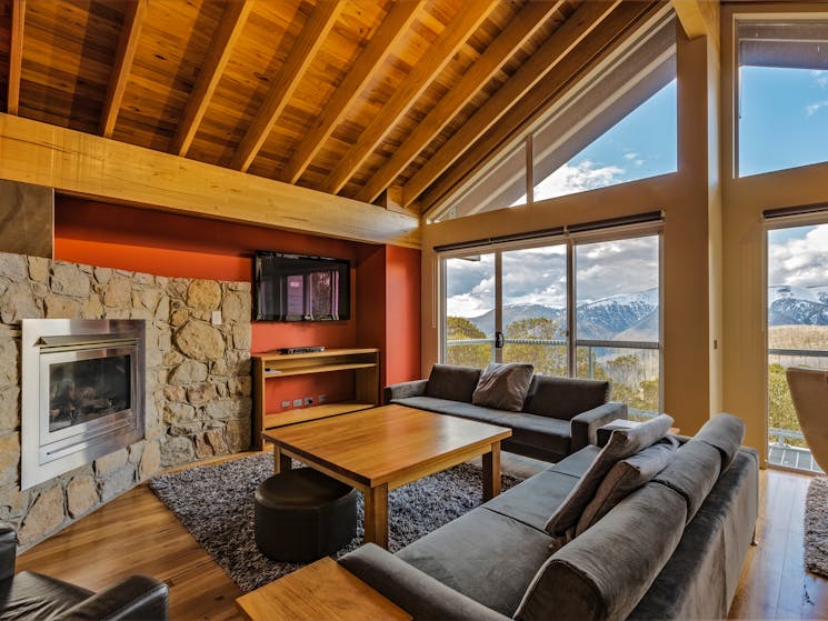 Altezza by SNOW HIPPIE Luxury Lounge Mountain View Summit