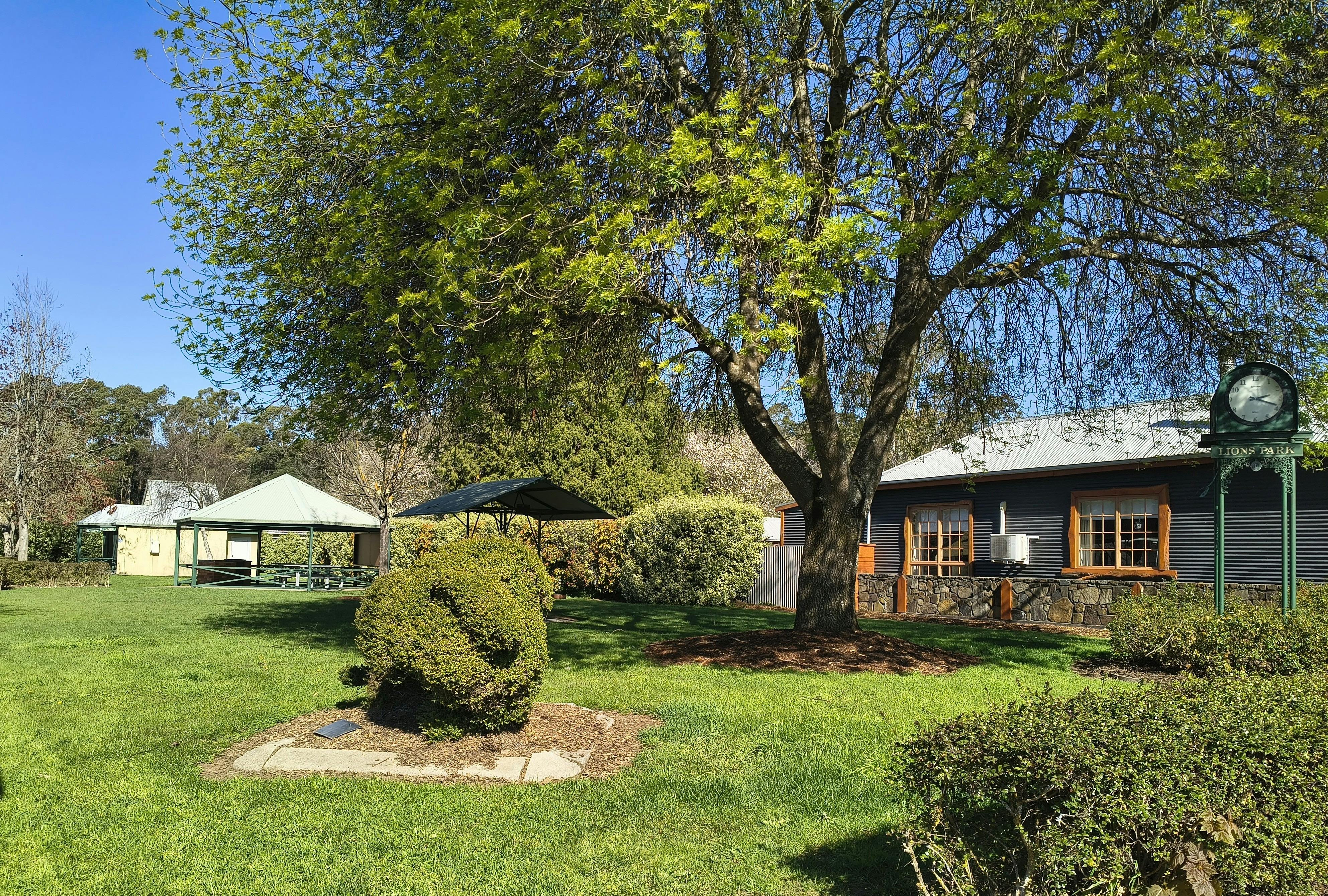 Lions Park, Railton
