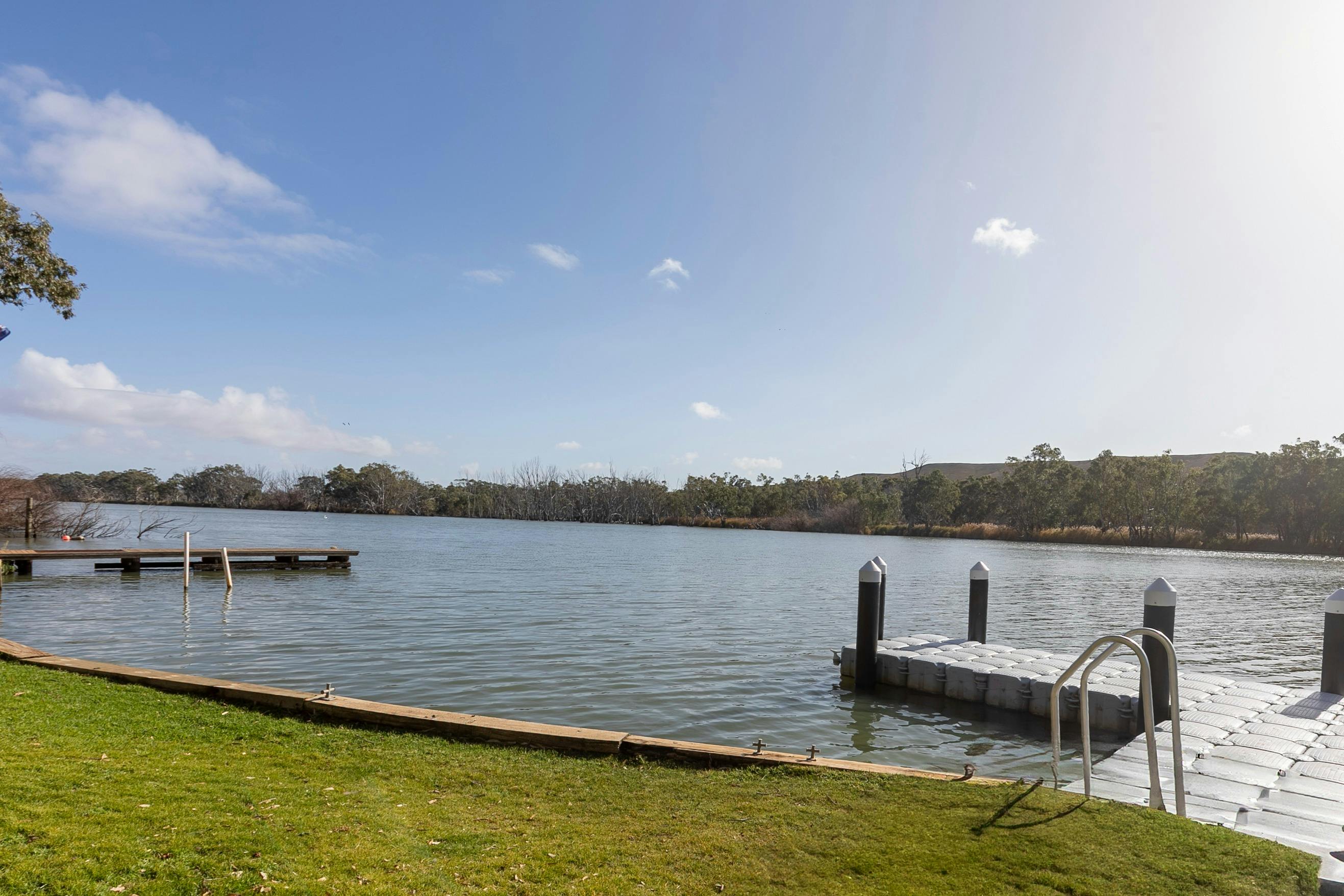 floating dock for secure boat mooring