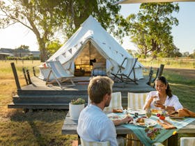 breakfast to tent