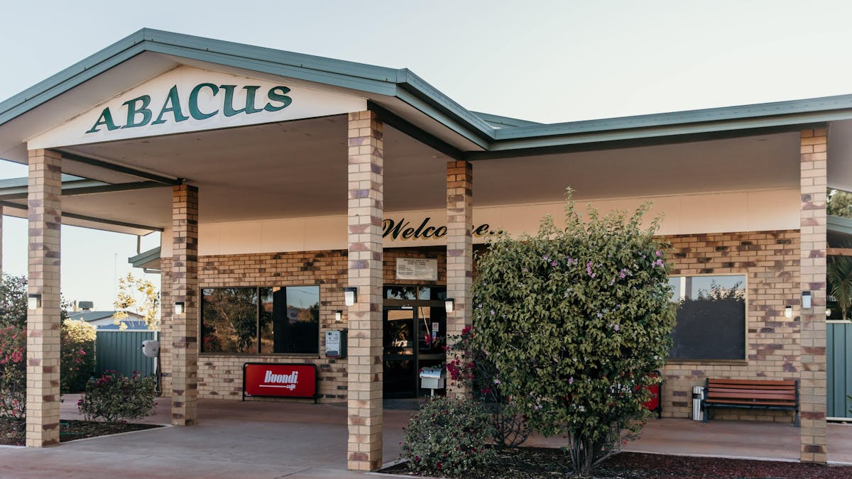 Abacus Motel - Exterior