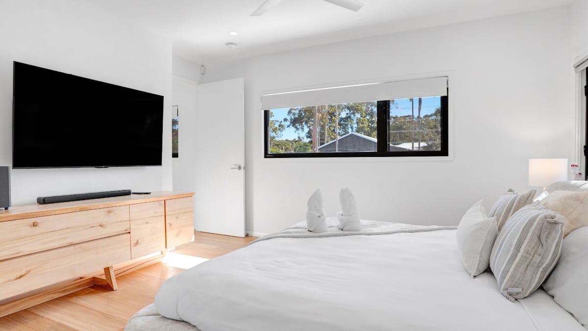 Main king bedroom with Smart TV, walk-in robe and ensuite Main king bedroom with Smart TV, walk-in robe and ensuite