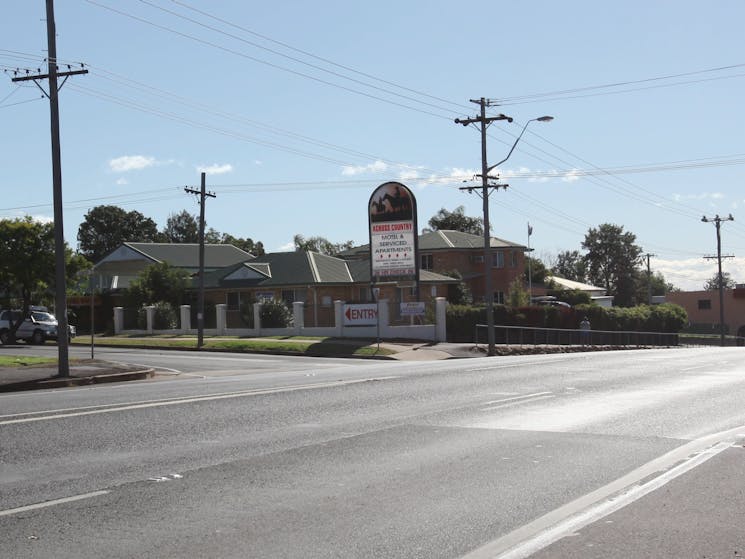 Across Country Motor Inn