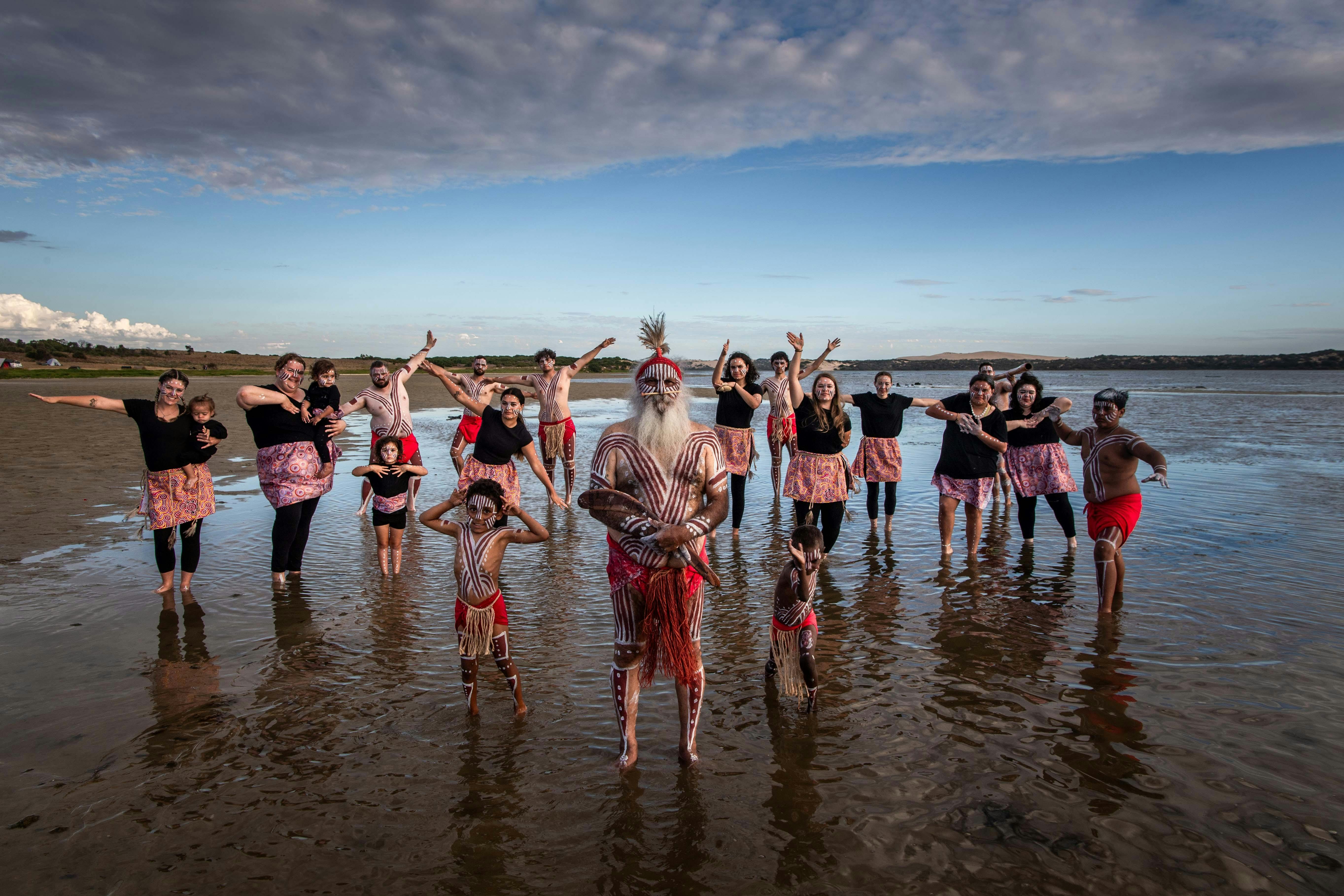 Tal Kin Jeri Dance Group lead by Major Moogy Sumner