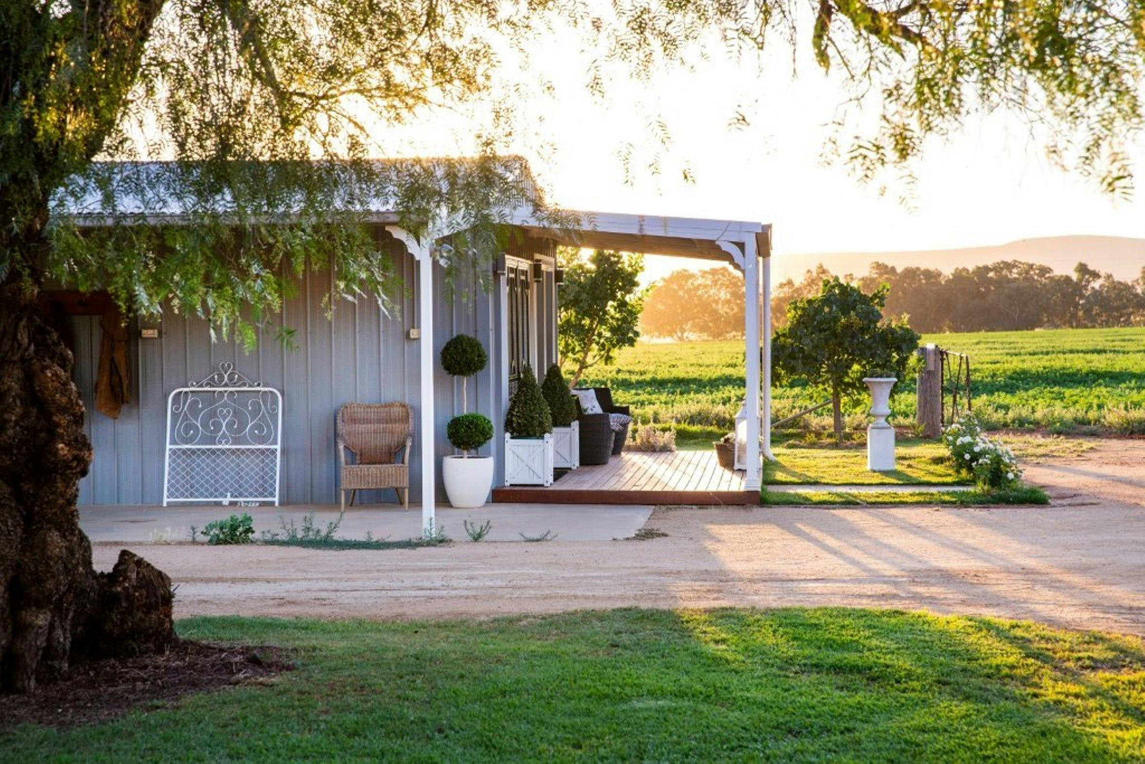 Enjoy the beautiful sunsets at Keswick Cottage Cowra