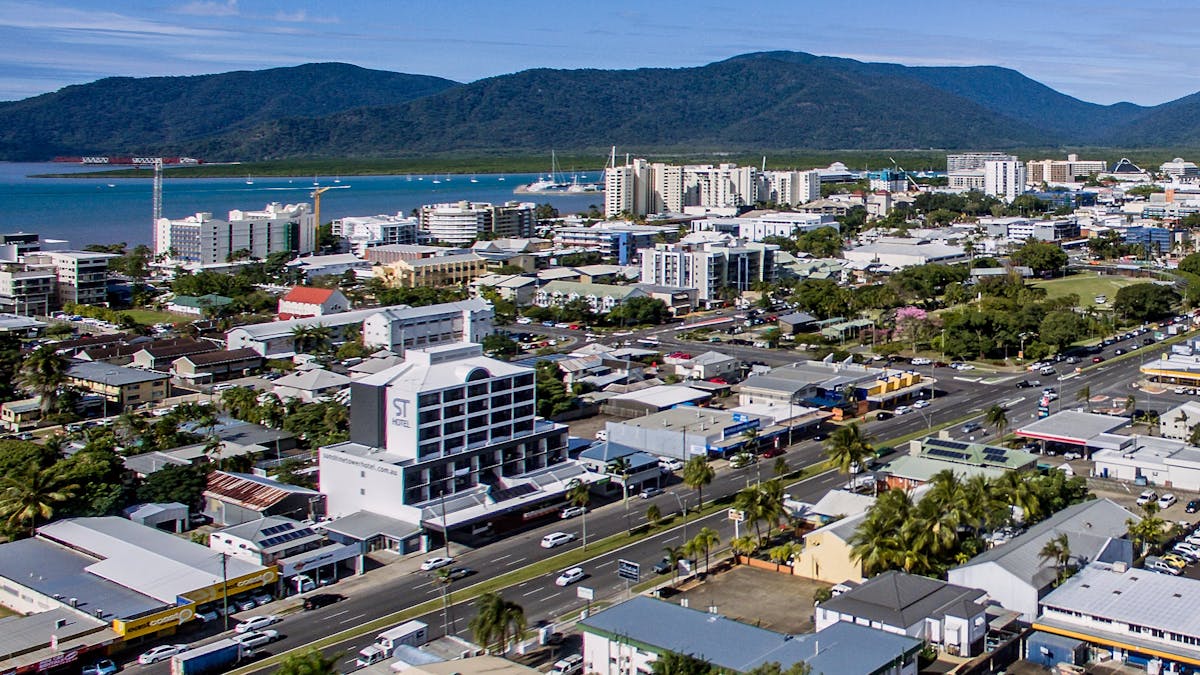 Close walk to the town centre and esplanade
