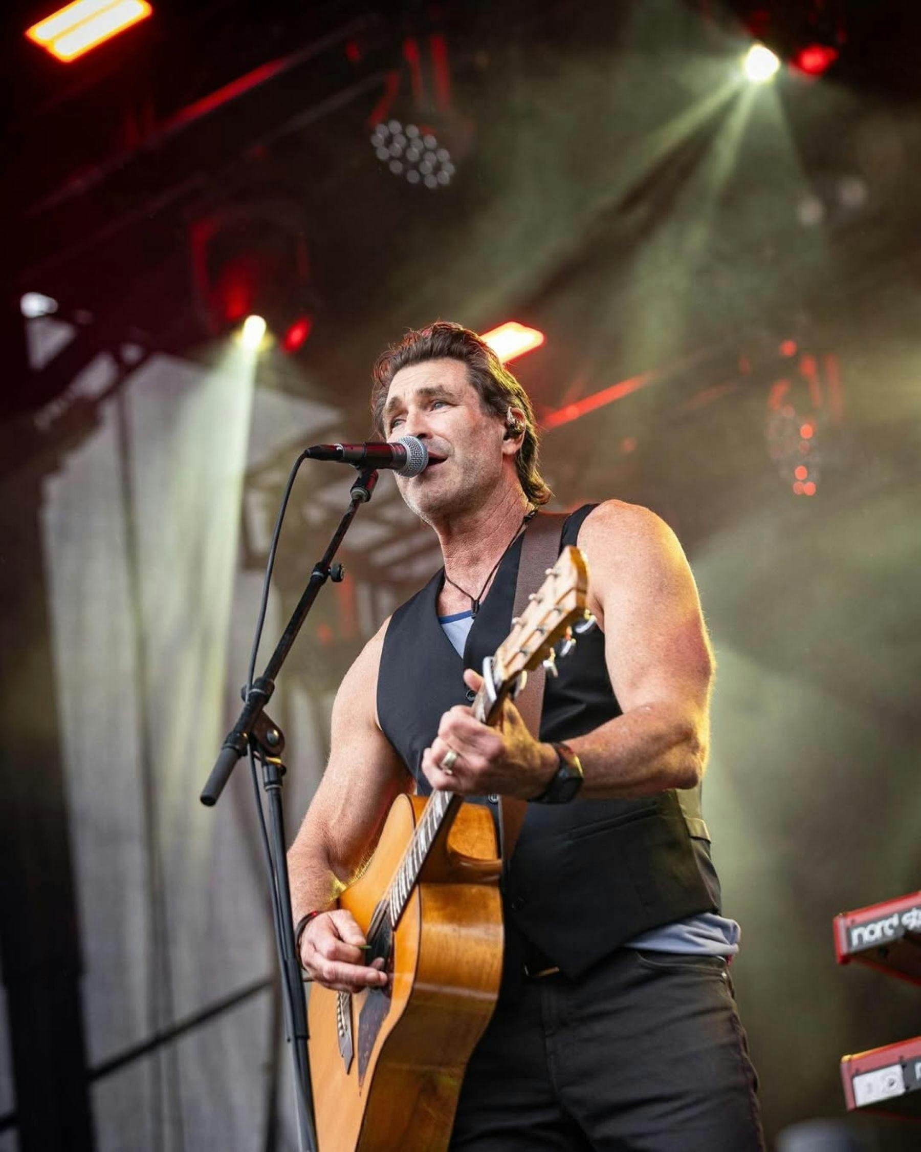 Pete Murray Live - Shaws Bay Hotel