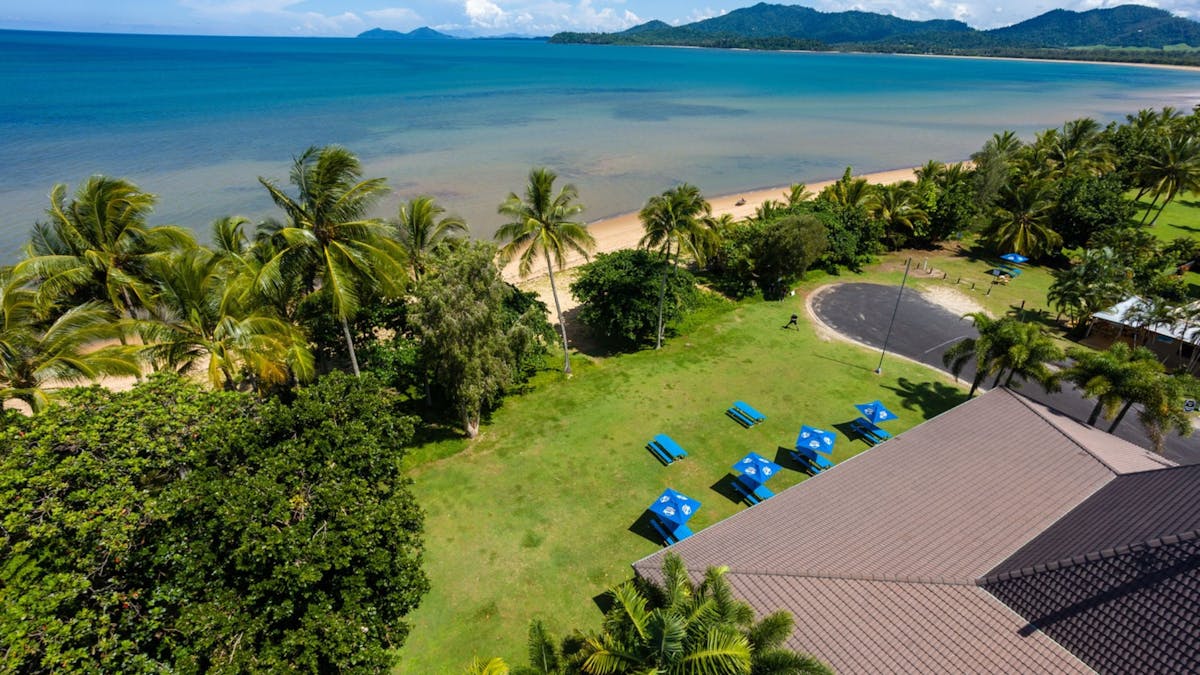 Beachside Bar at King Reef Resort