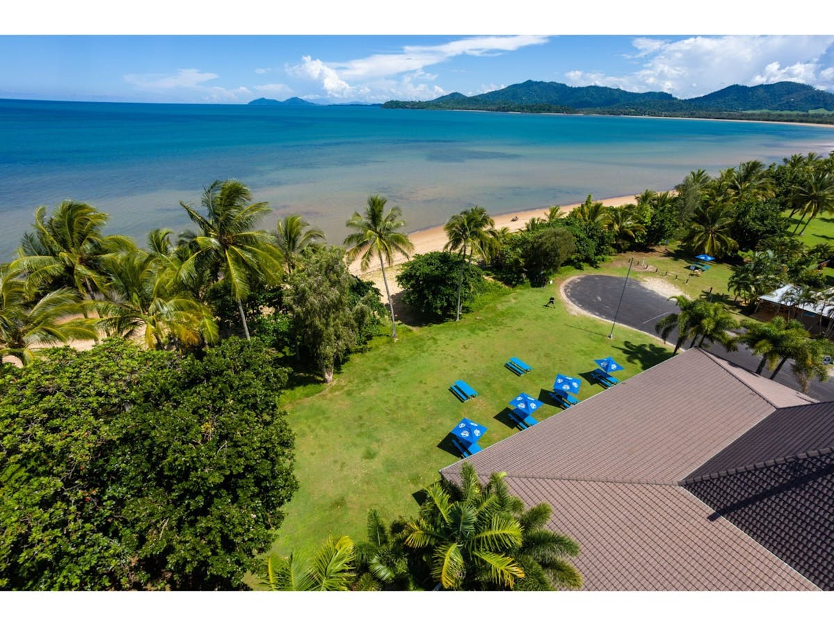 Beachside Bar at King Reef Resort
