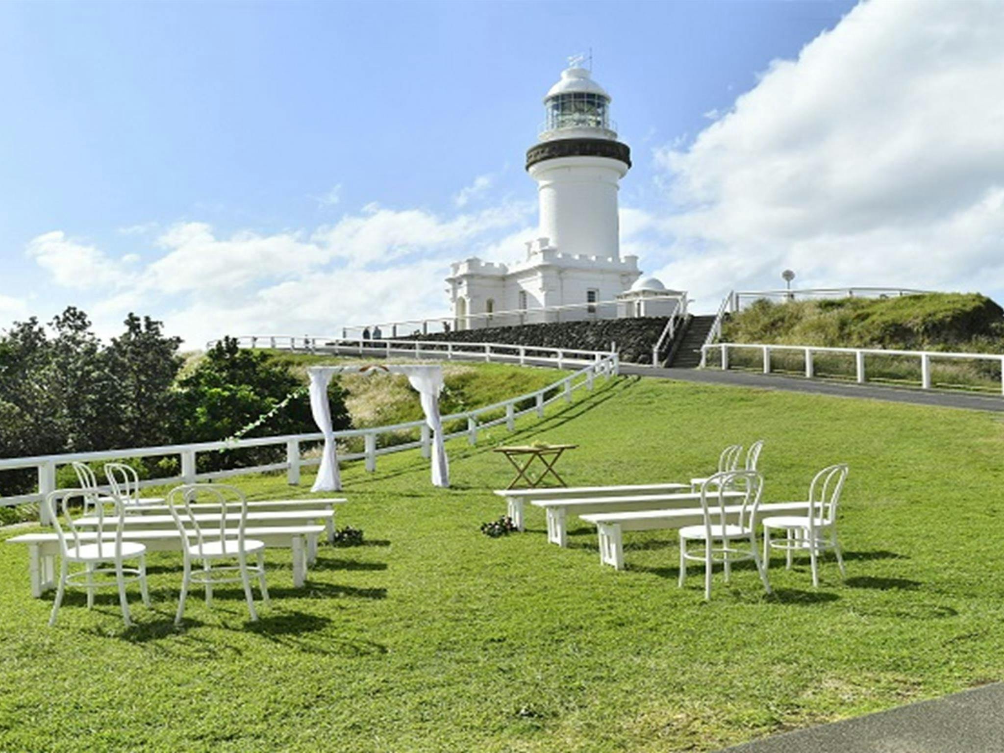 케이프 바이런 등대 잔디밭 케이프 바이런 주립 보호구역. 사진: 피오라 사코 (DPE)