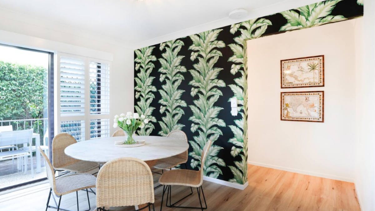 2 bedroom villa in Surfers Paradise - Dining area