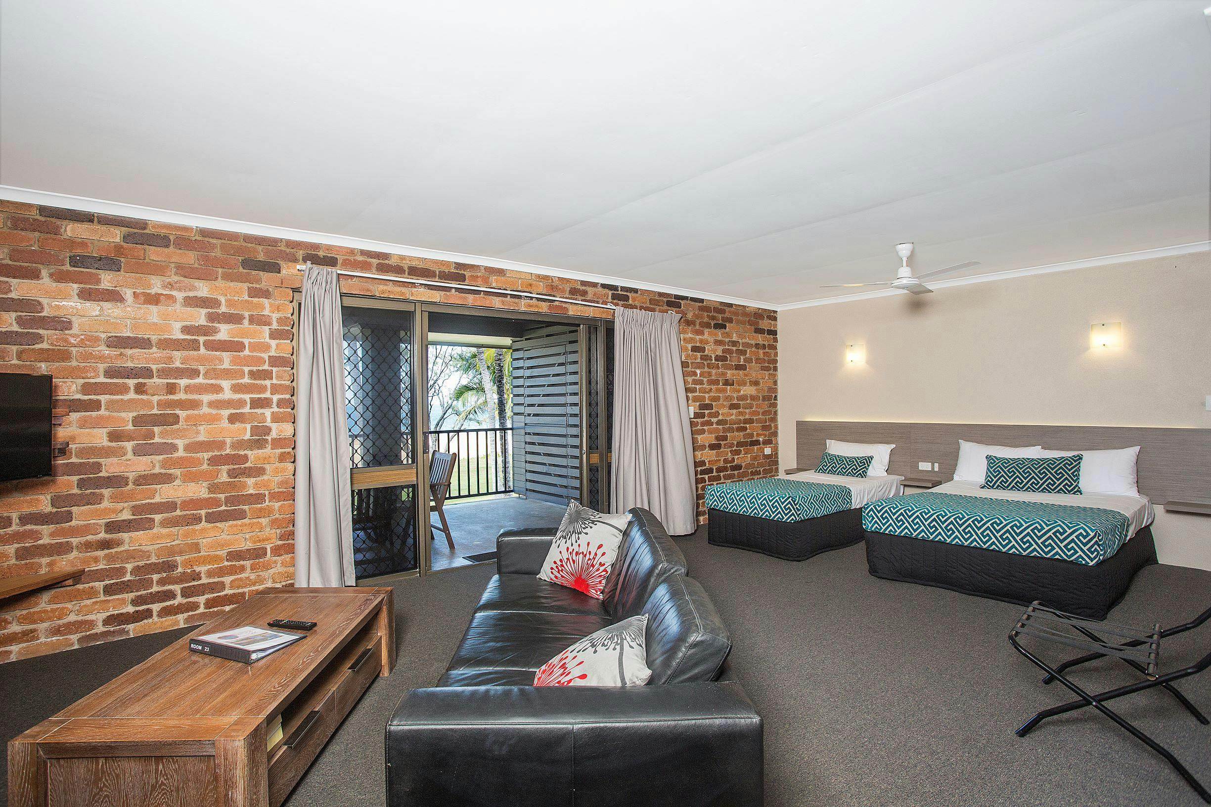 Family Apartment Top Floor Beach Front Unit