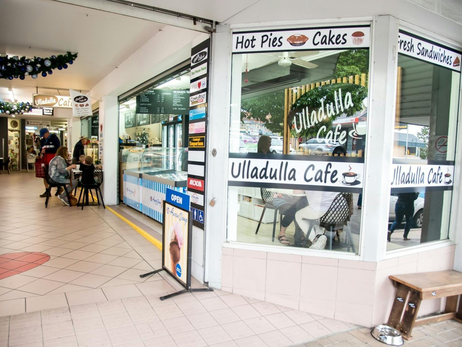 Ulladulla Cafe, Rowen's Arcade