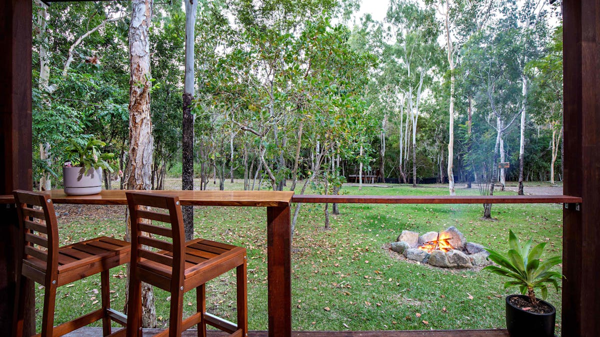 Balcony to enjoy wild life viewing along  with sunset drinks on the breakfast bar.