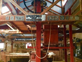 Robinson double box wool press (1890c)