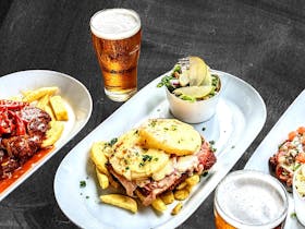 Beachport Hotel Outside