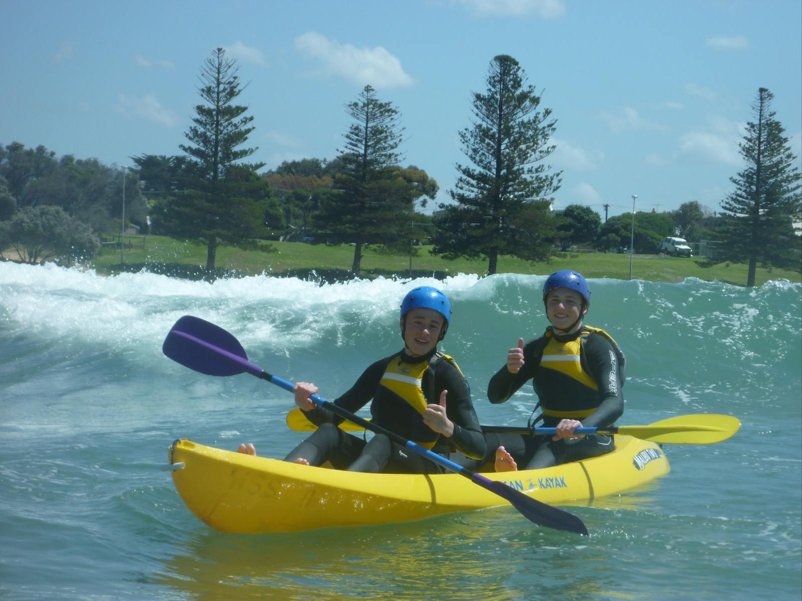Cosy surf kayak session
