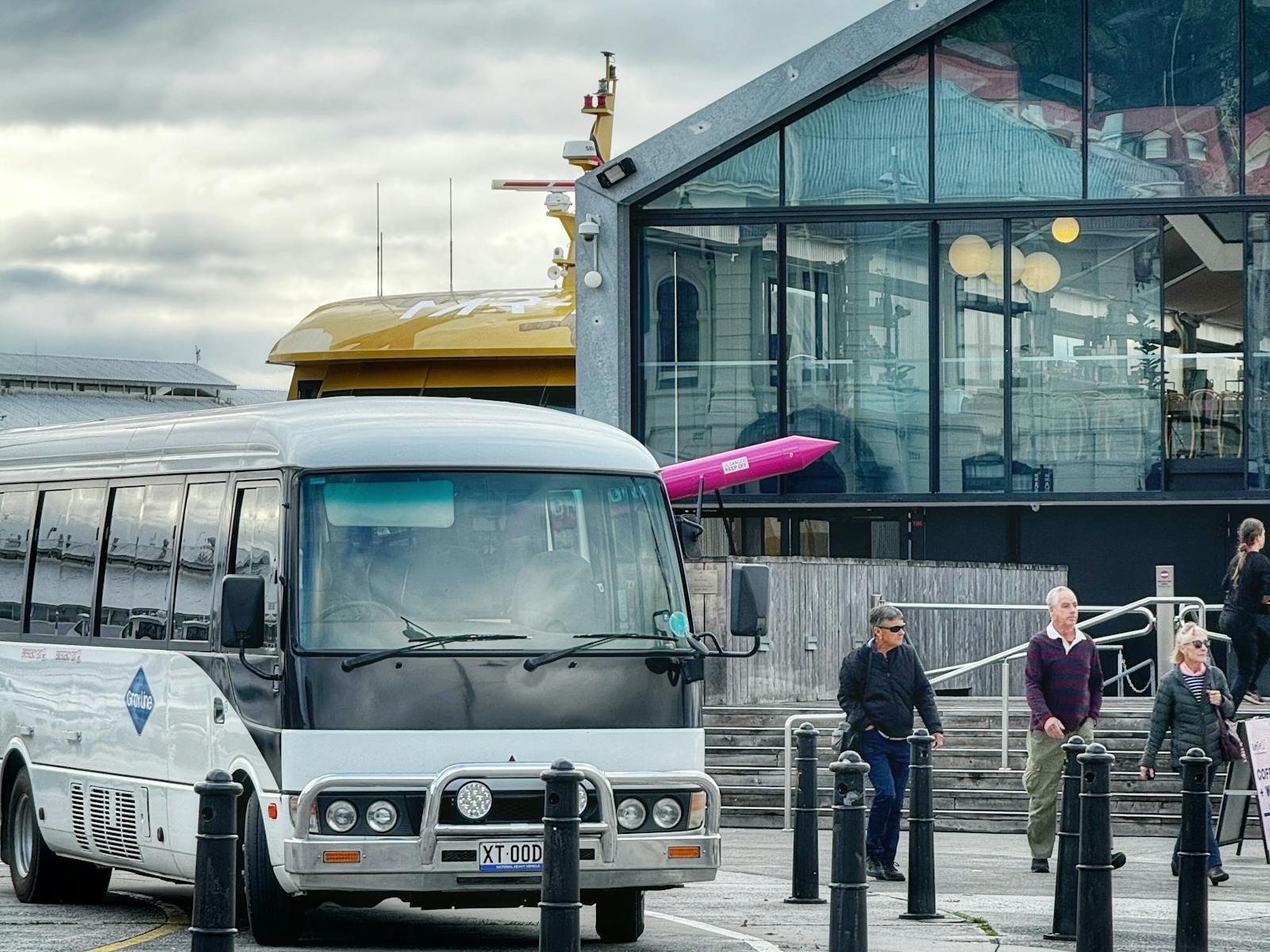 Tour vehicle at Brooke Ste Pier