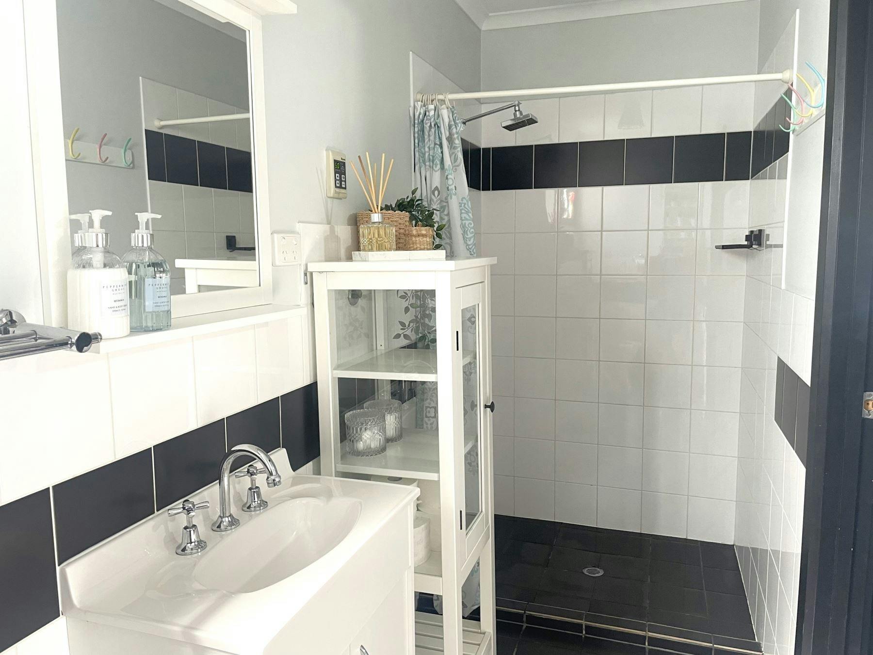 The Little Blue House, Port Victoria