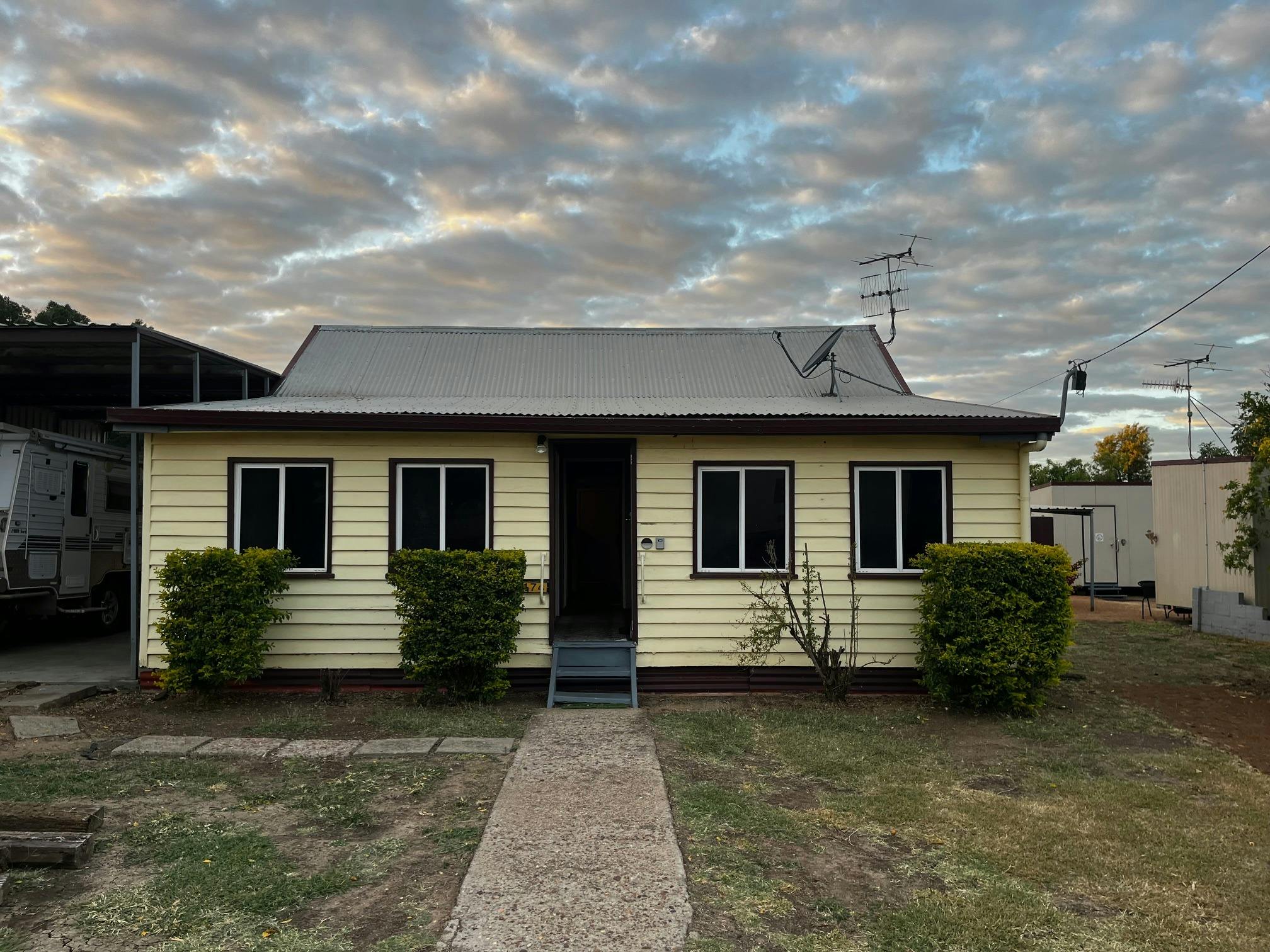 Longreach Caravan Park 3 Bedroom Cottage