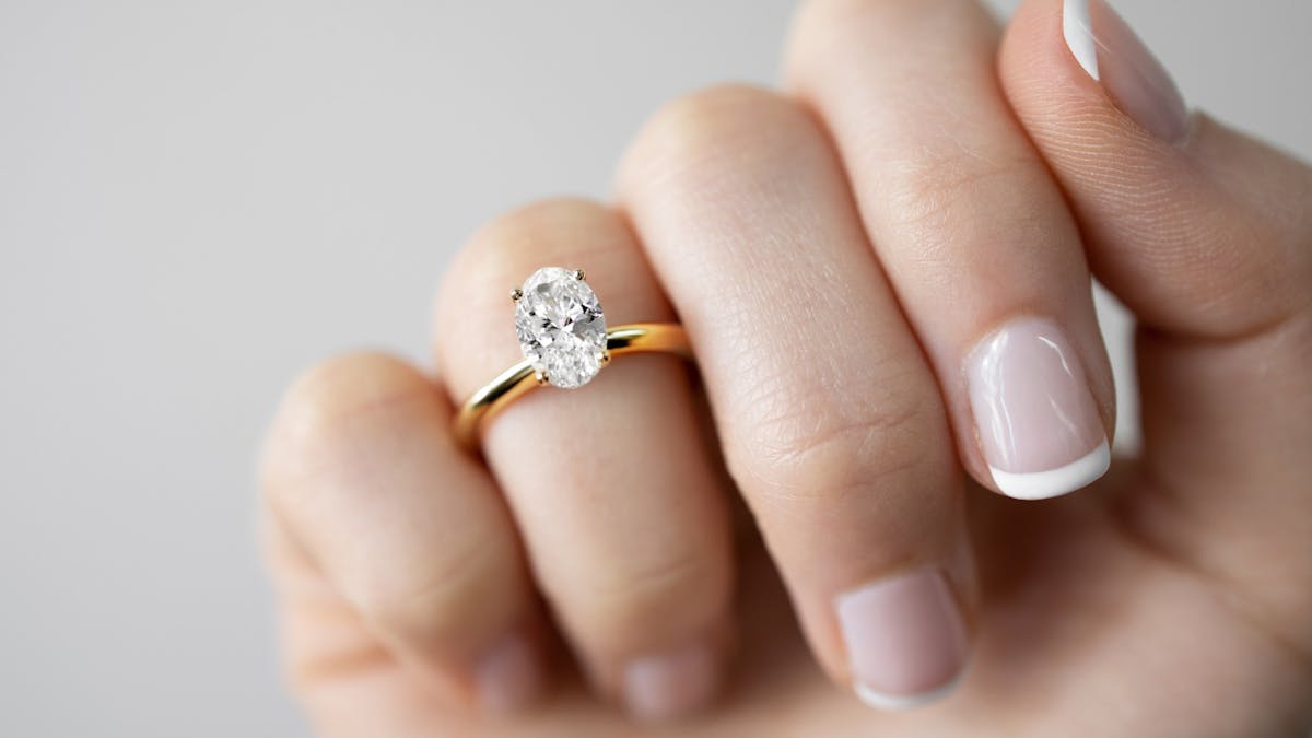 yellow-gold-oval-cut-diamond-engagement-ring