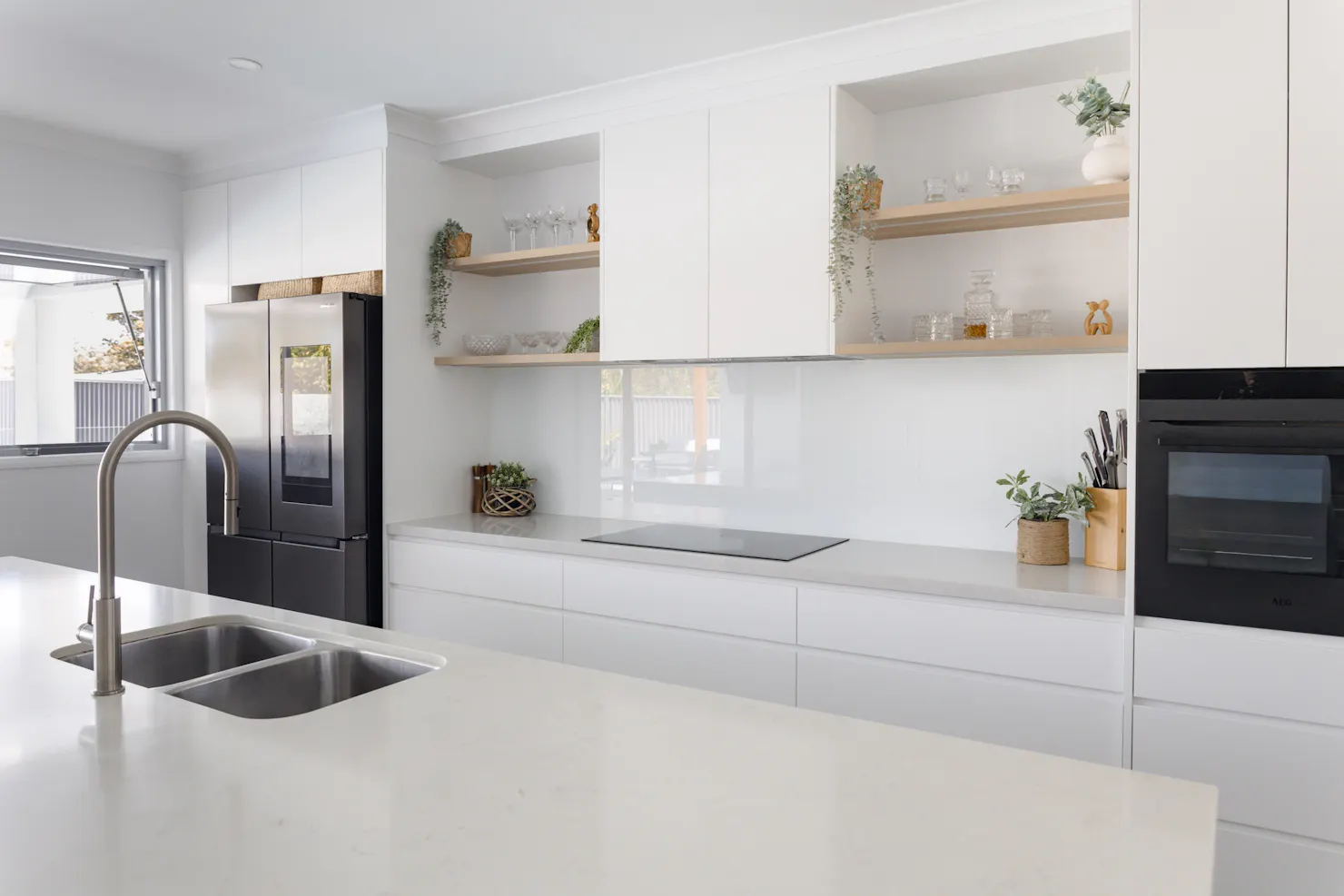 Large kitchen with butlers kitchen