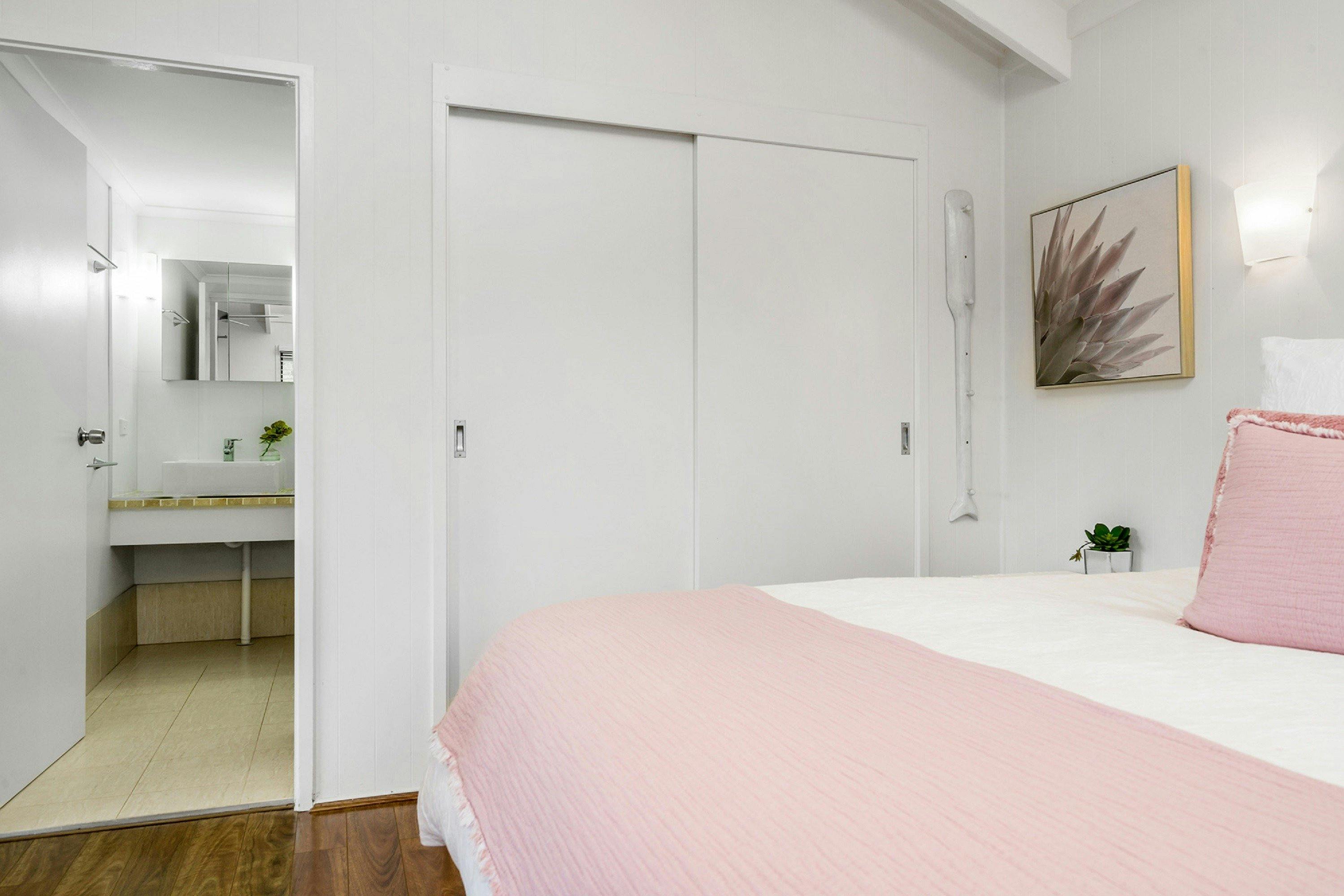 Twin Tallows - Byron Bay - Bedroom Area and Ensuite