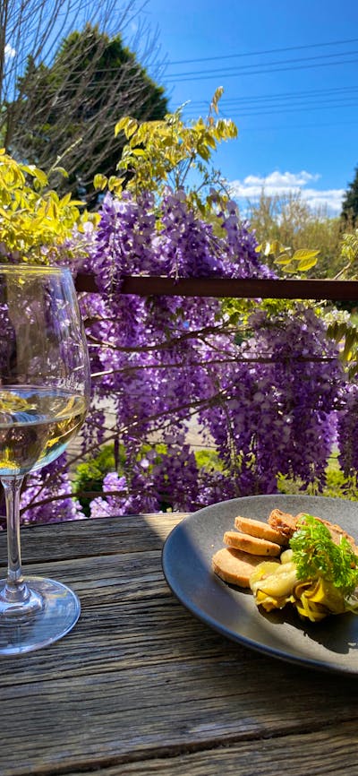 Crisp white Southern Highlands Wine in the Sun