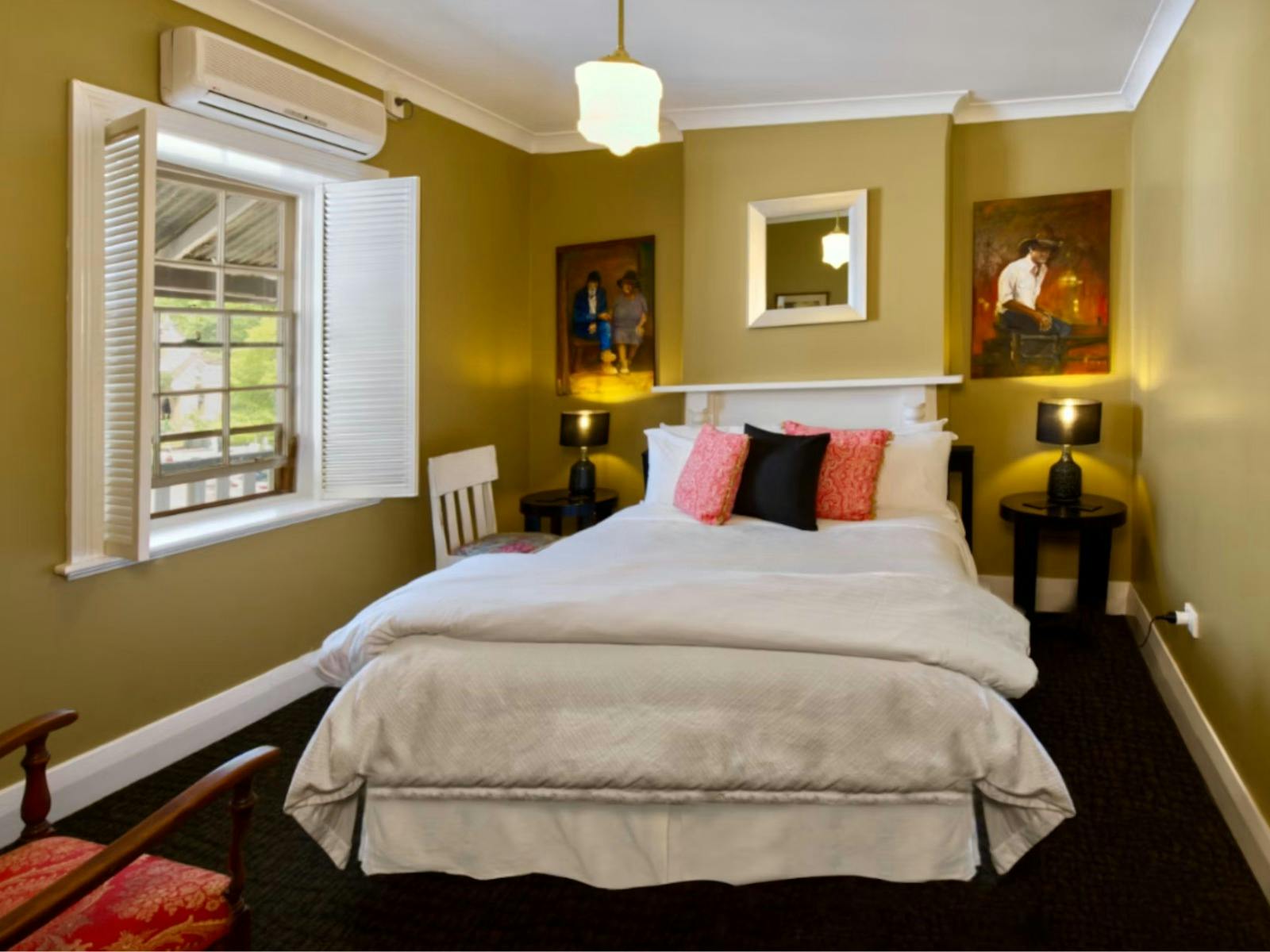 Shiraz Room Image