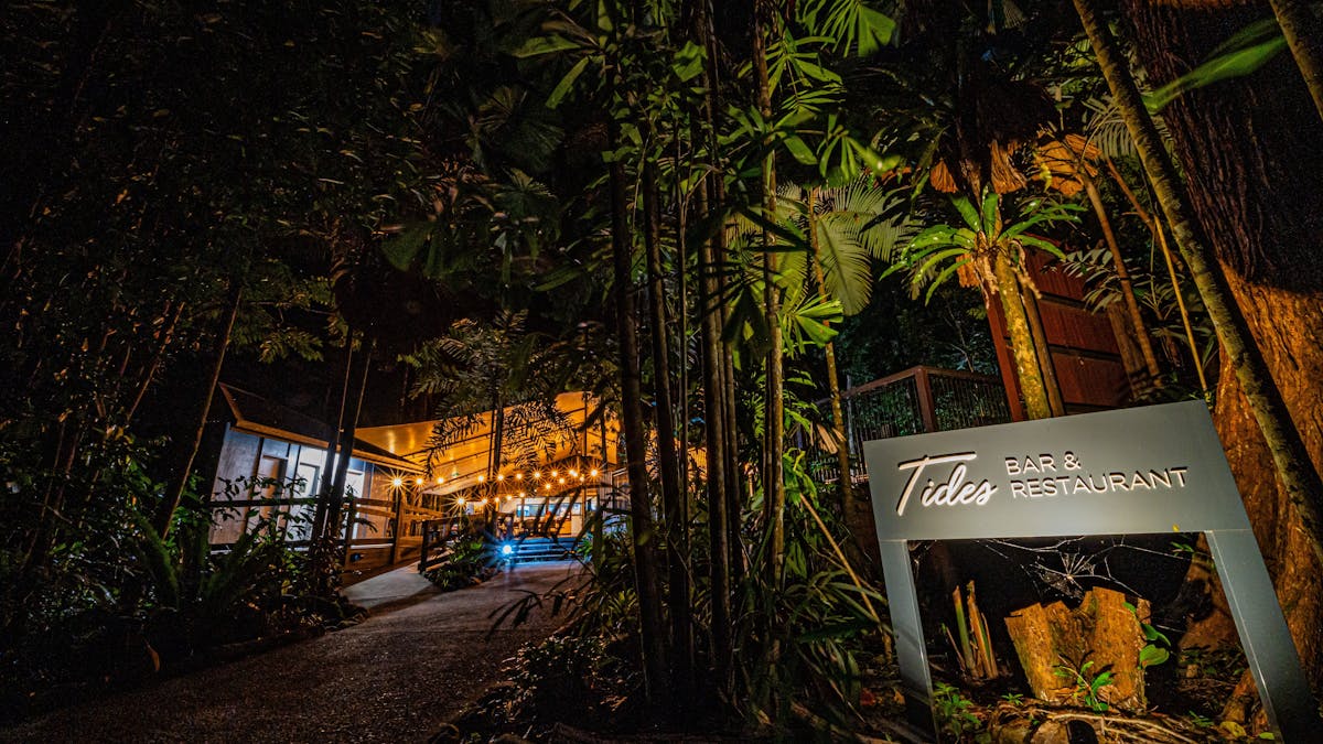 Onsite Tides Bar & Restaurant at Cape Trib Beach House