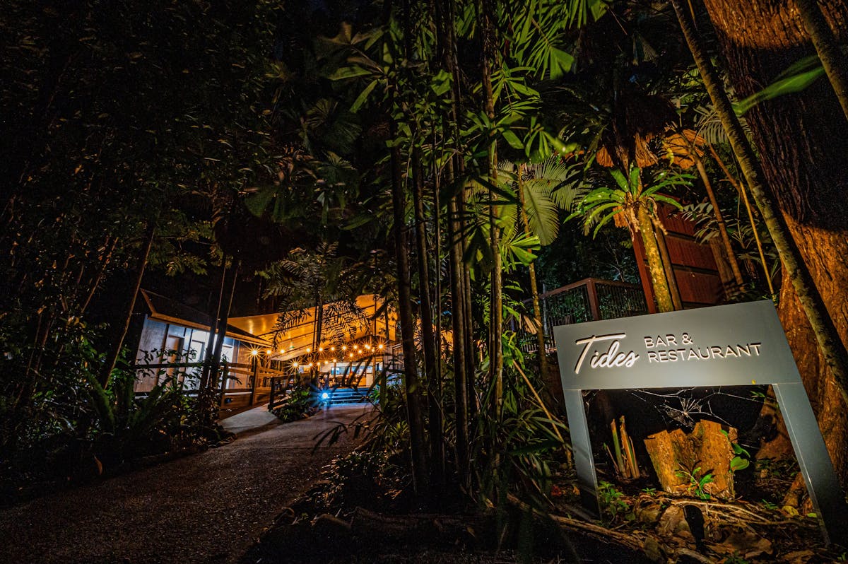 Onsite Tides Bar & Restaurant at Cape Trib Beach House