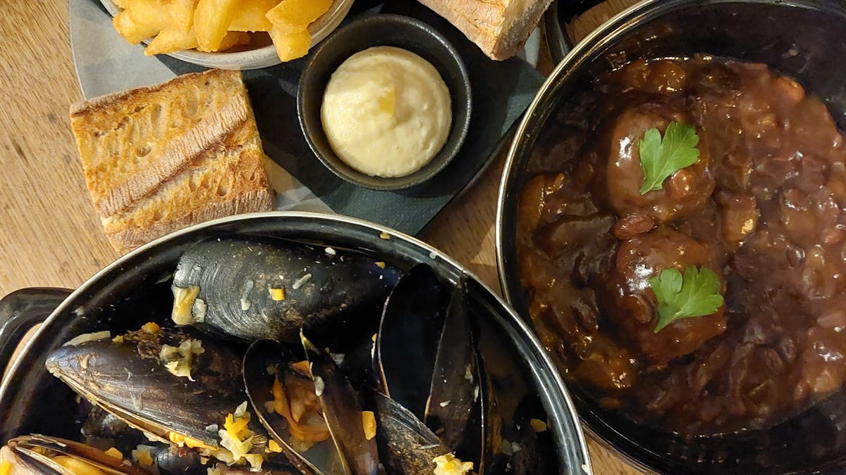 Mussels, Meatballs, Chips