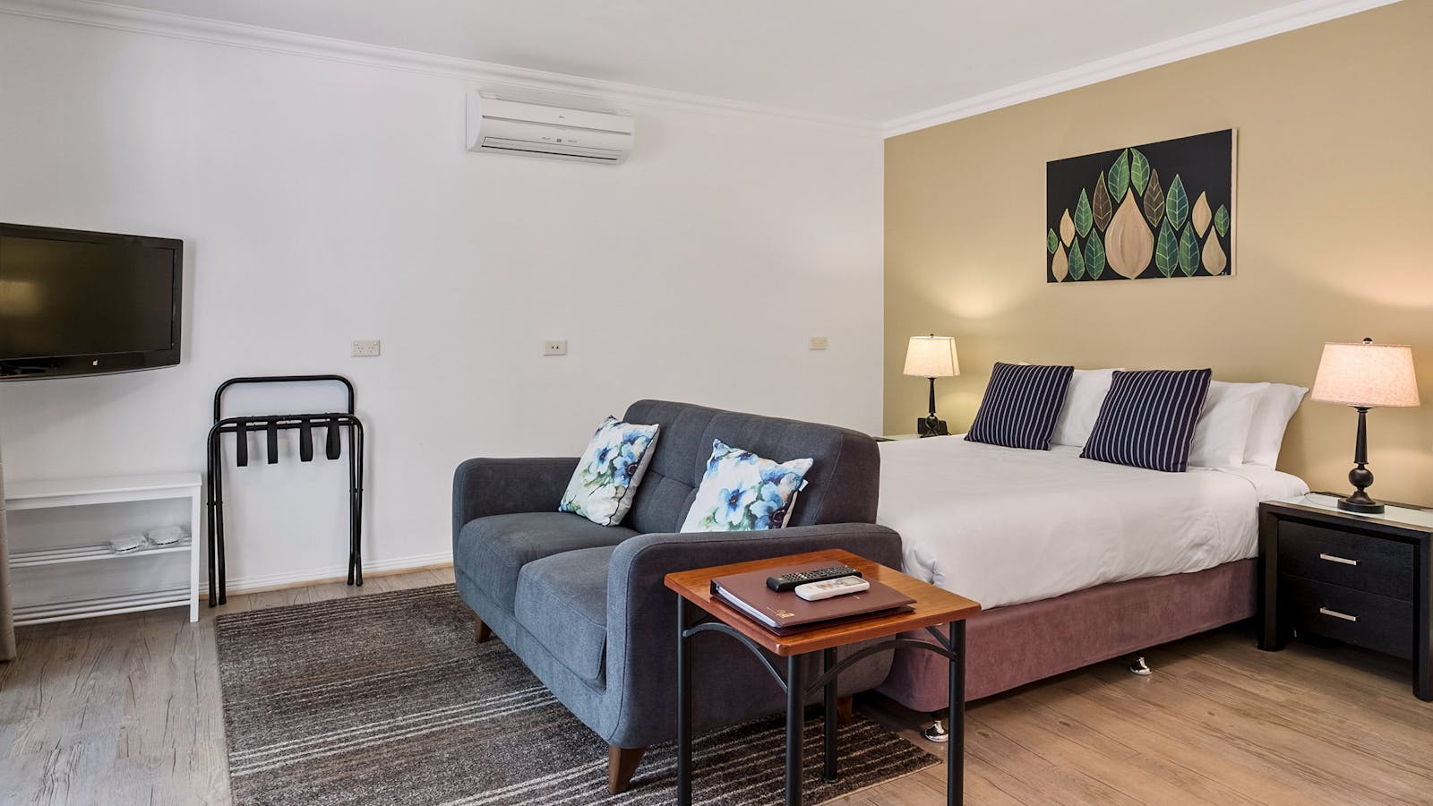 Studio Apartment Queen