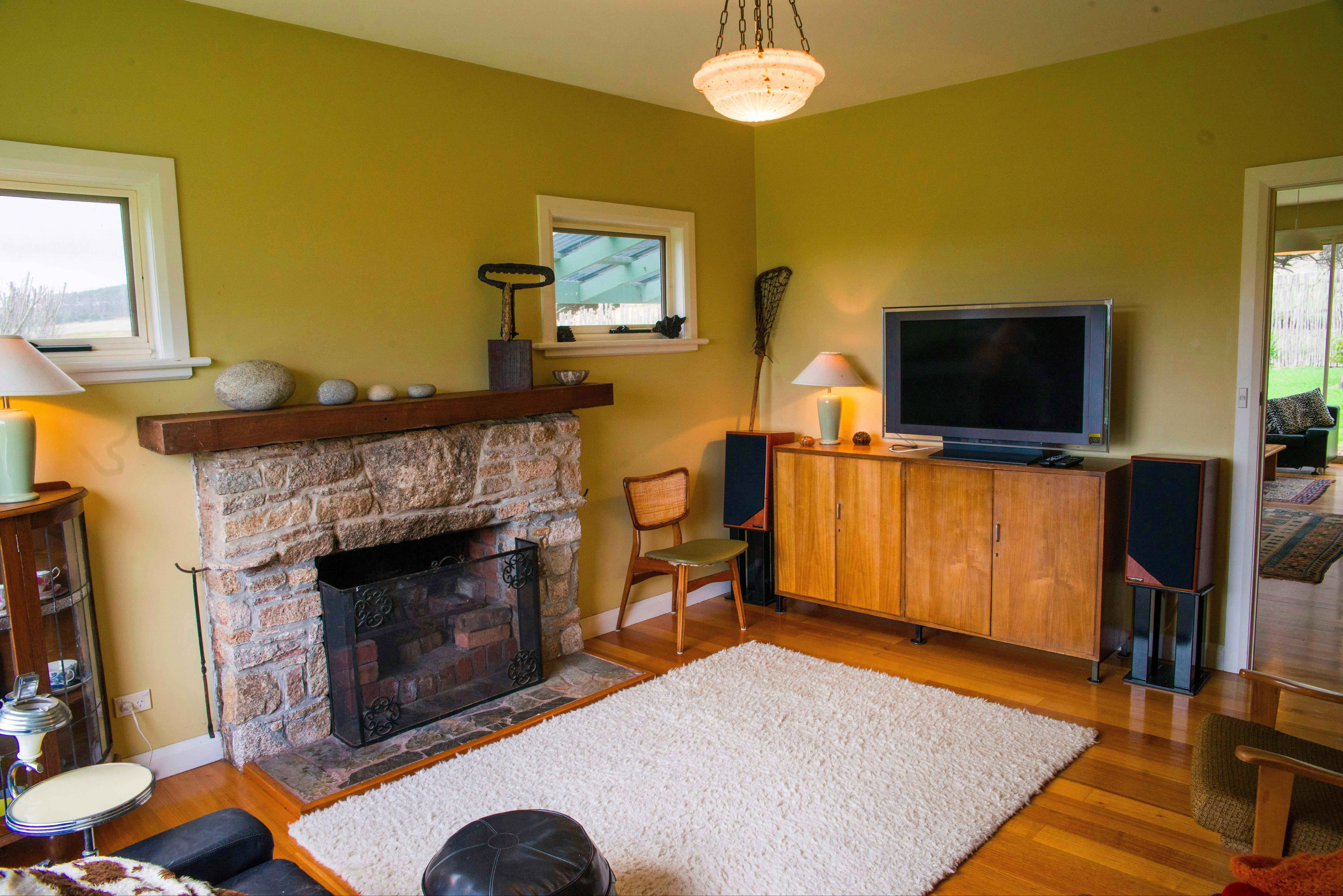 lounge room - looking back into room