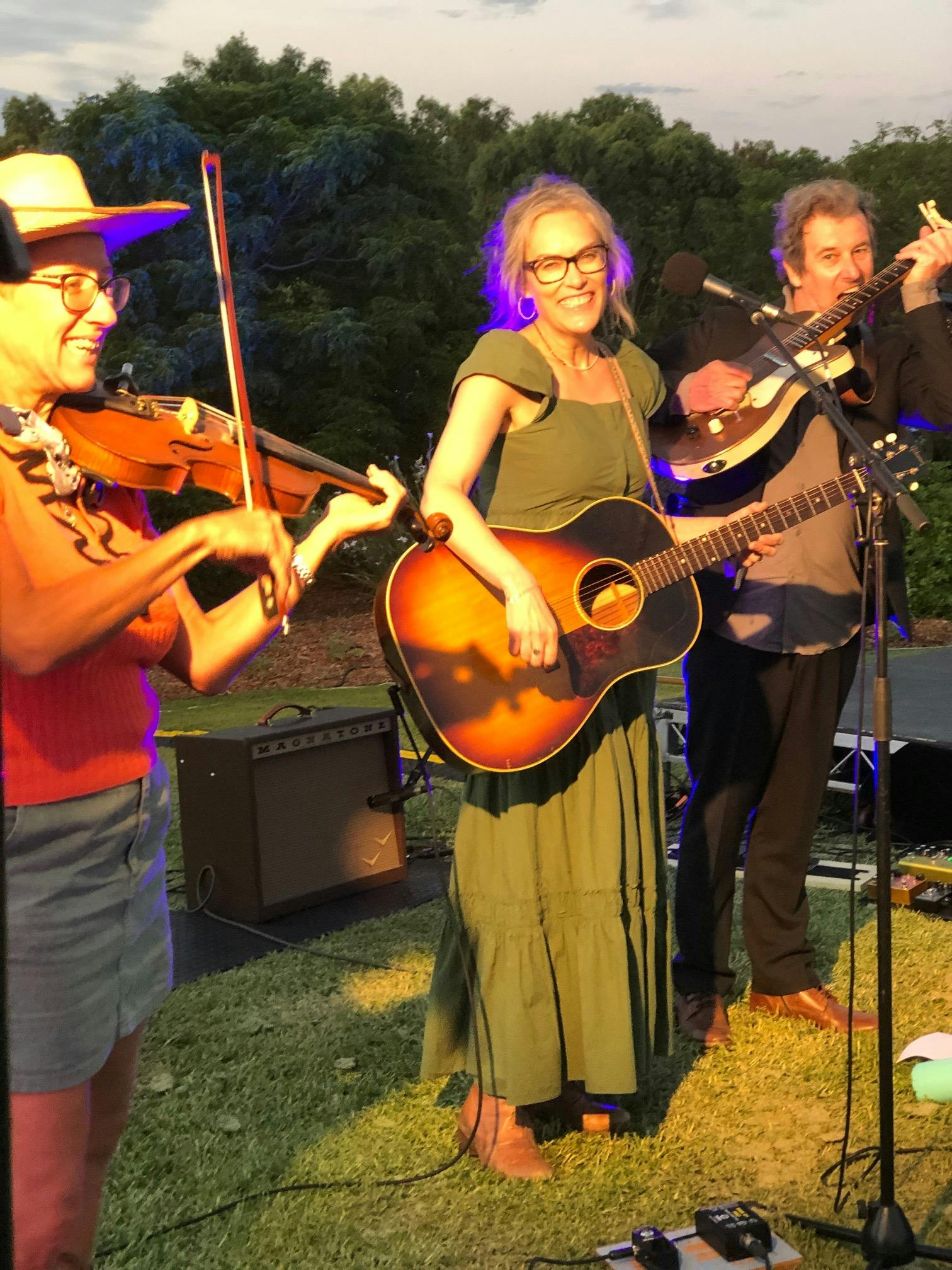 Folk band entertainment