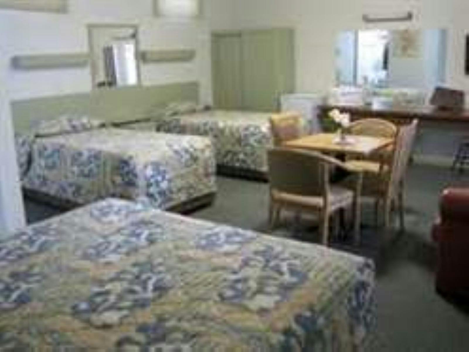 3 Bed Room at Holbrook Skye Hotel with table in the middle