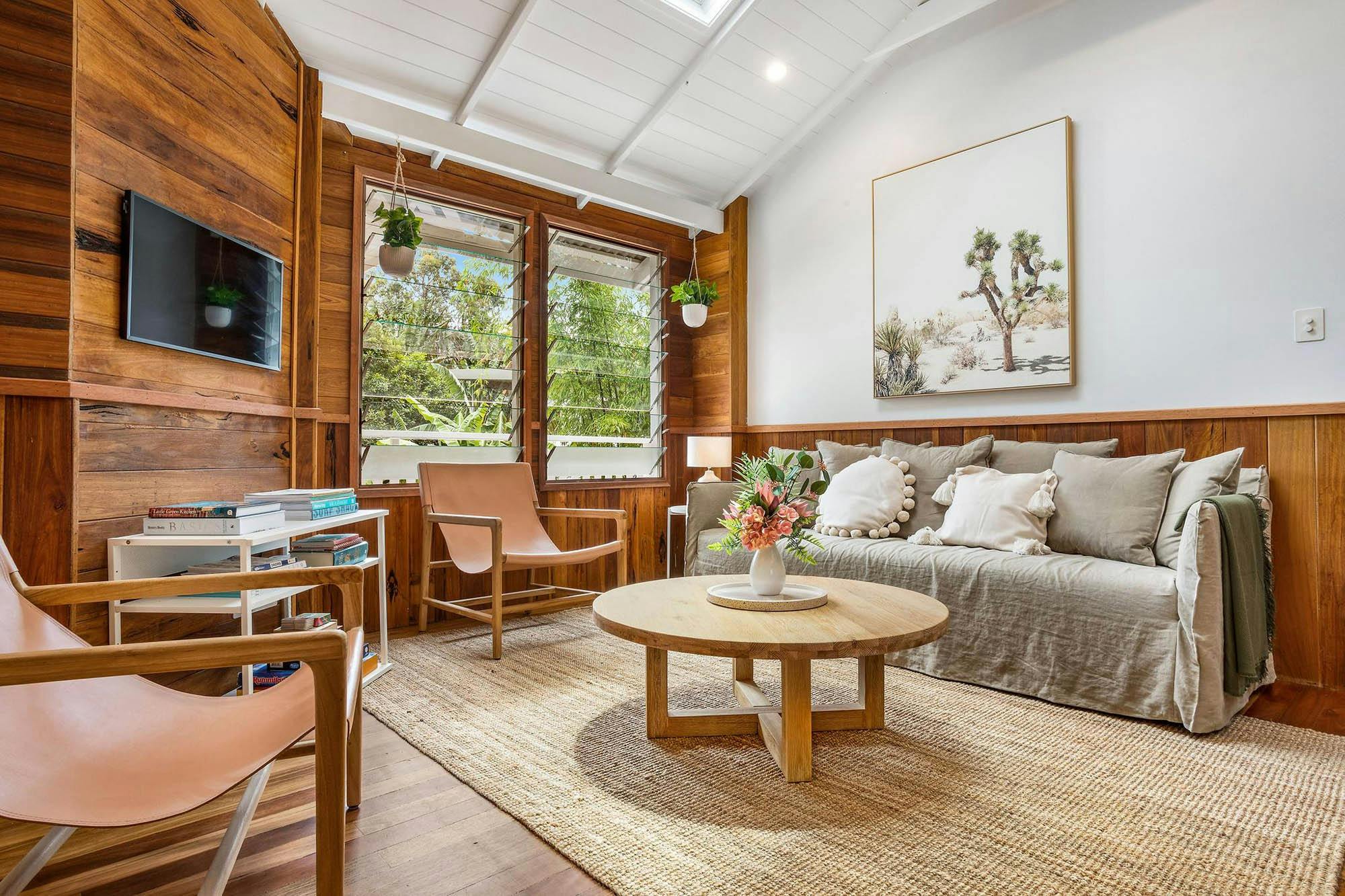 Golden Hus - South Golden Beach - Living Room