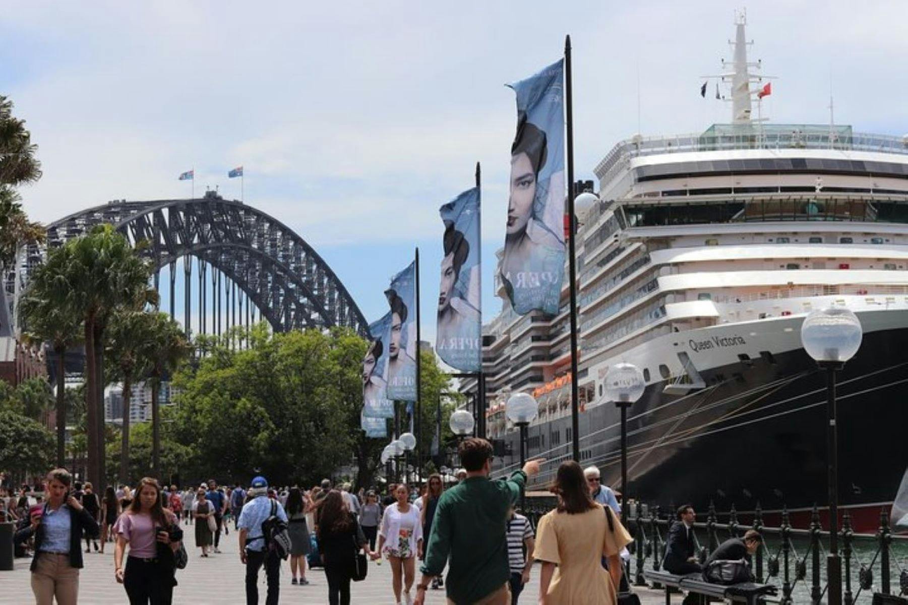 sydney_harbour_cruise-ship