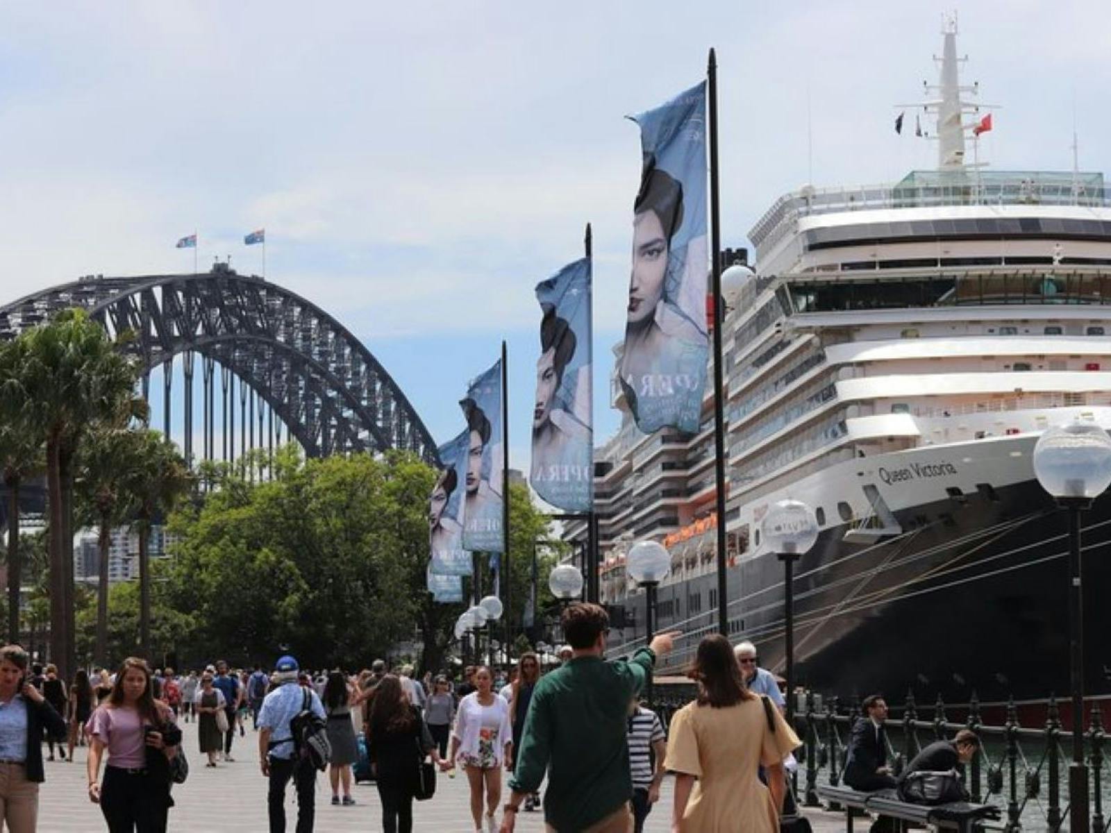 sydney_harbour_cruise-ship