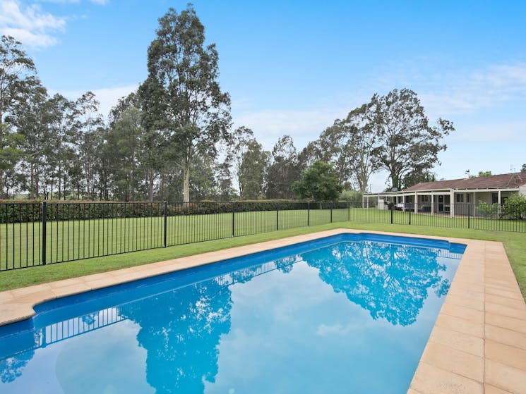 Hillcrest House - Swimming Pool