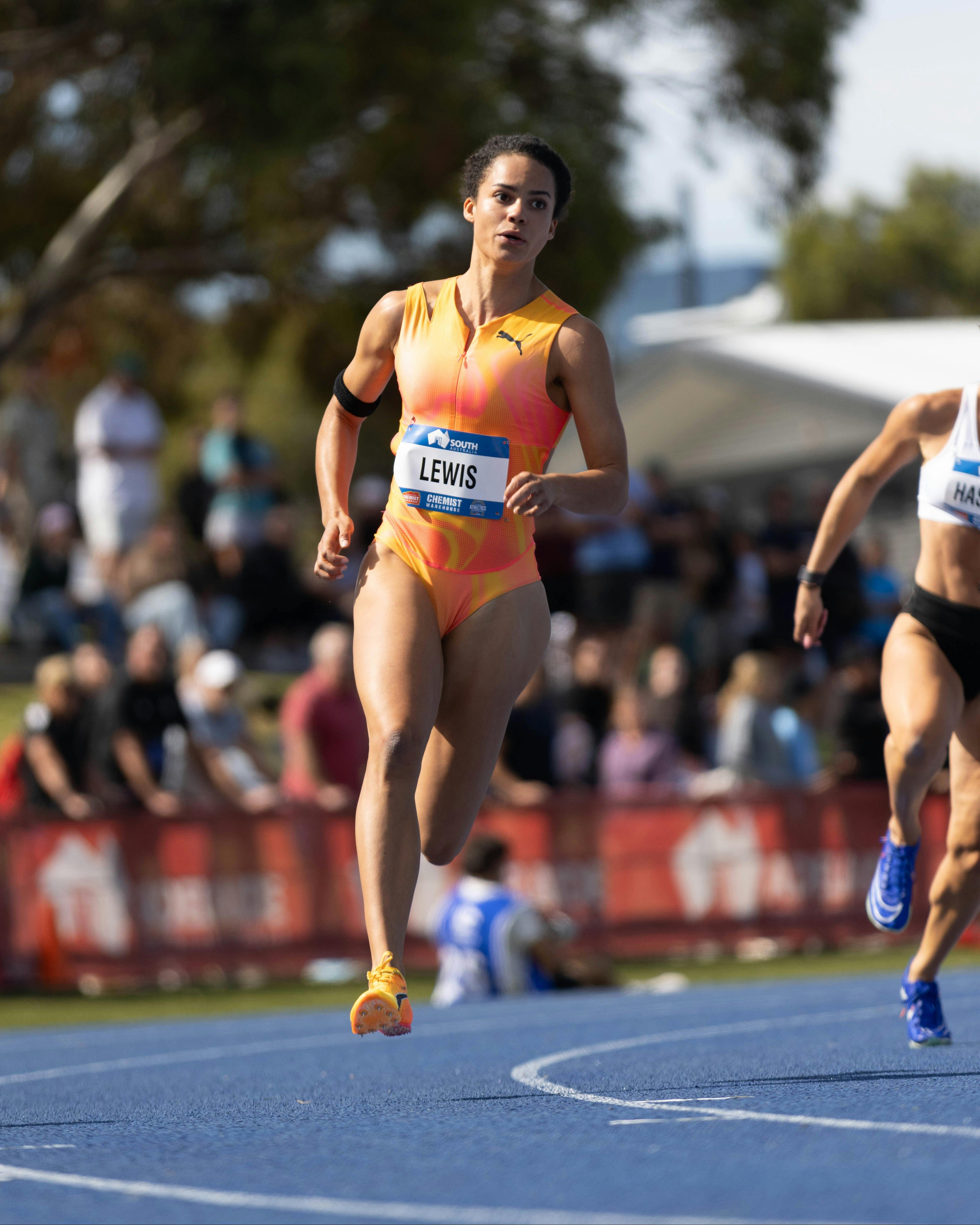 Torrie Lewis running the bend of the 200m race