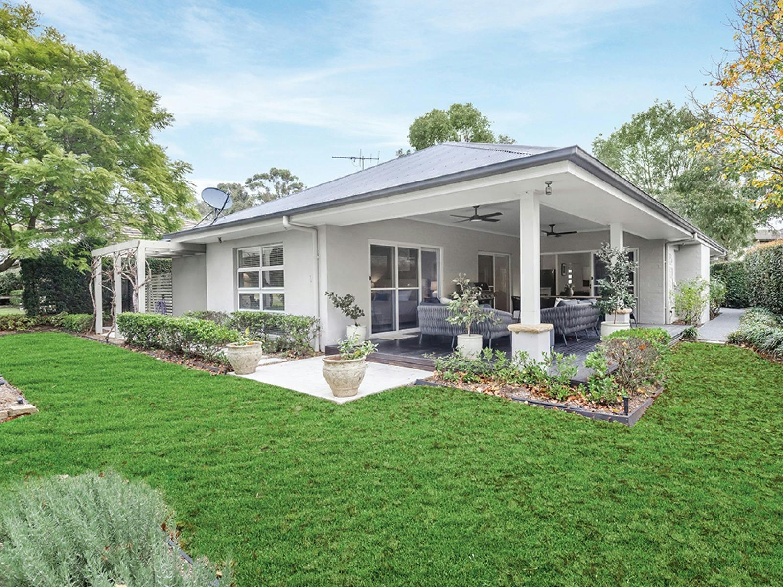 Lakeview Villa outside area