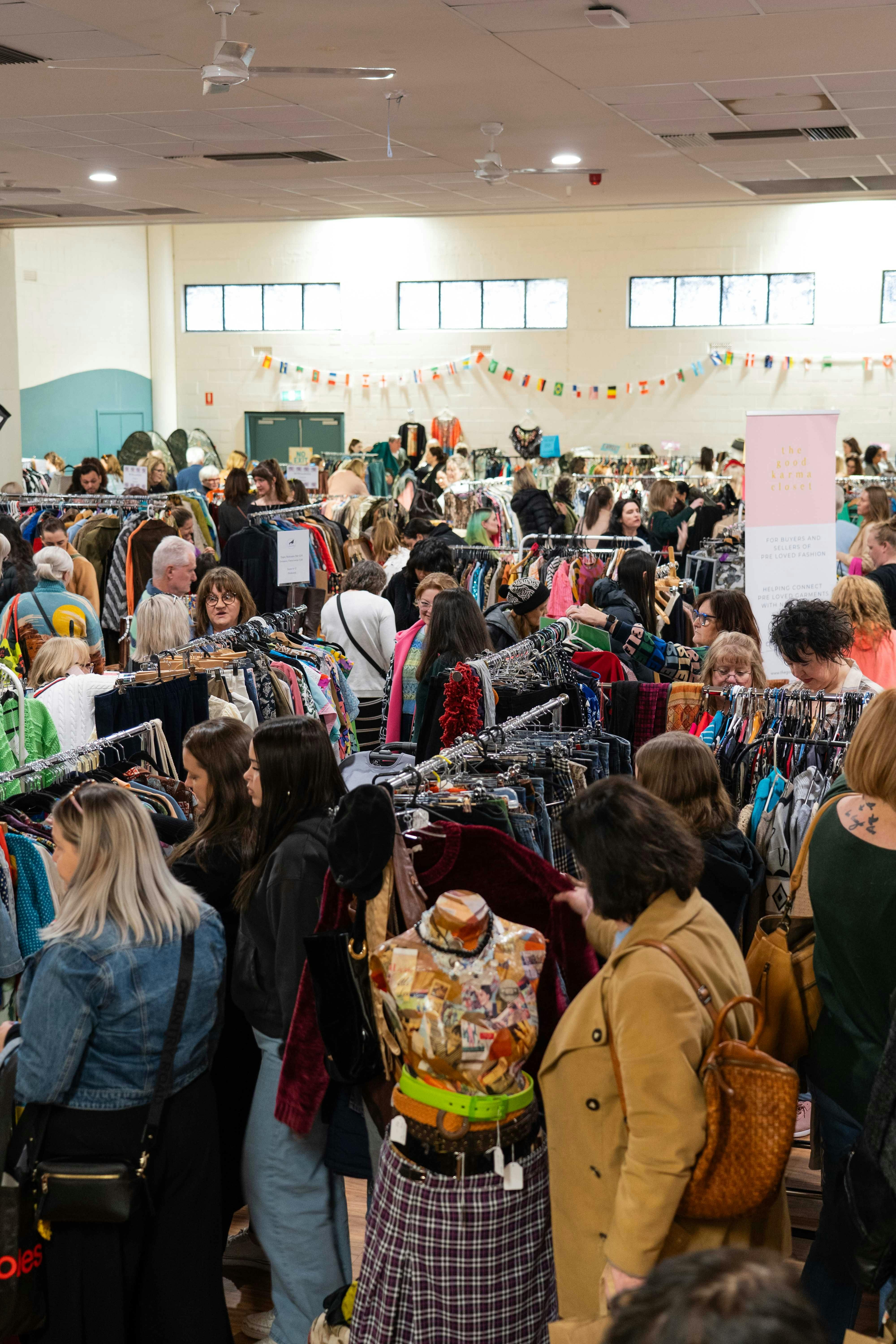 Round She Goes Preloved Fashion Market