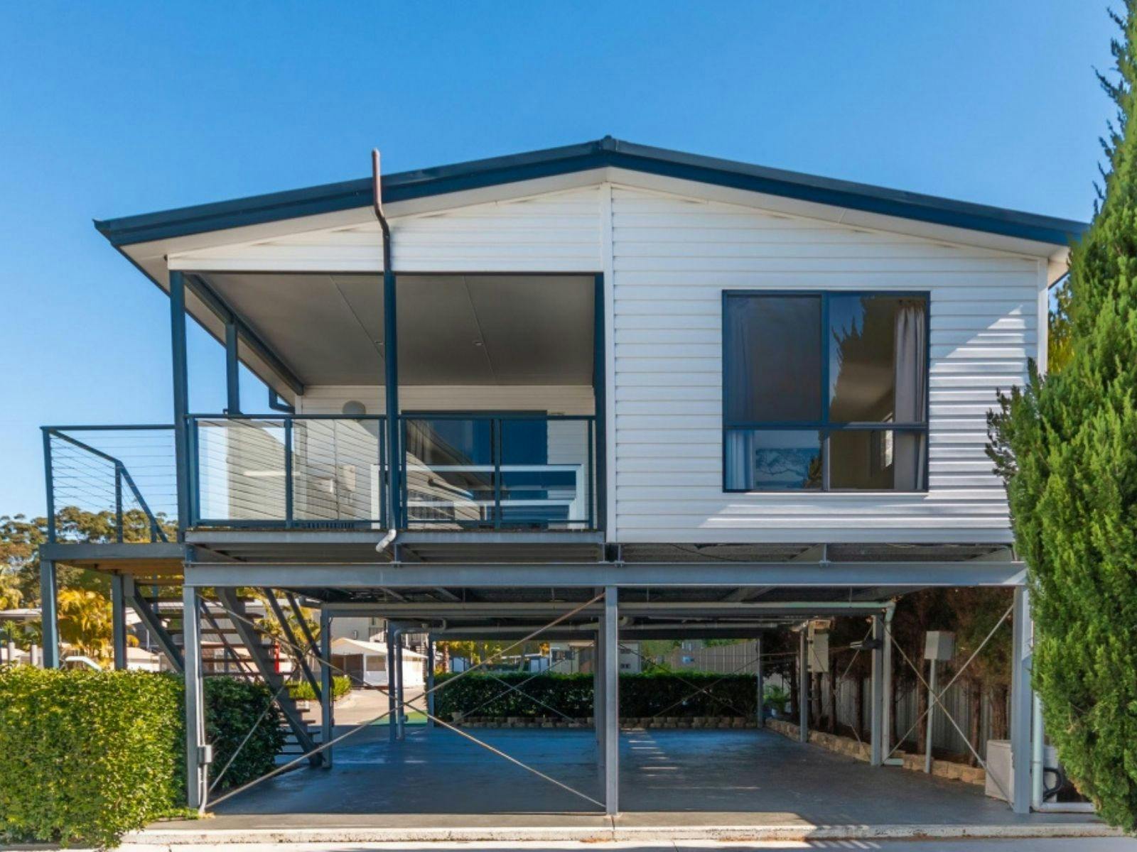 Deluxe Waterfront Family Spa Villa (4BR)