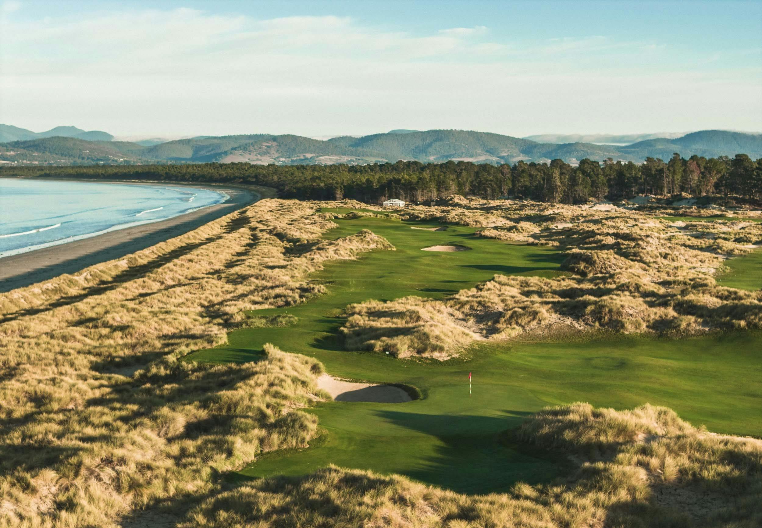 A coastal fairway at 7 Mile Beach Golf Club near Hobart