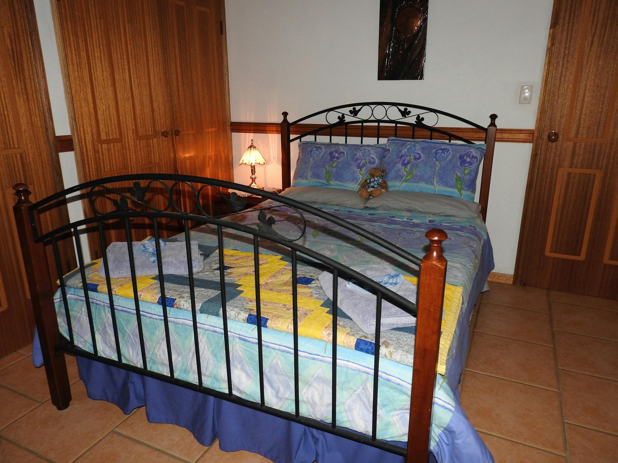 Iris Room with queen bed Iris Room with queen bed