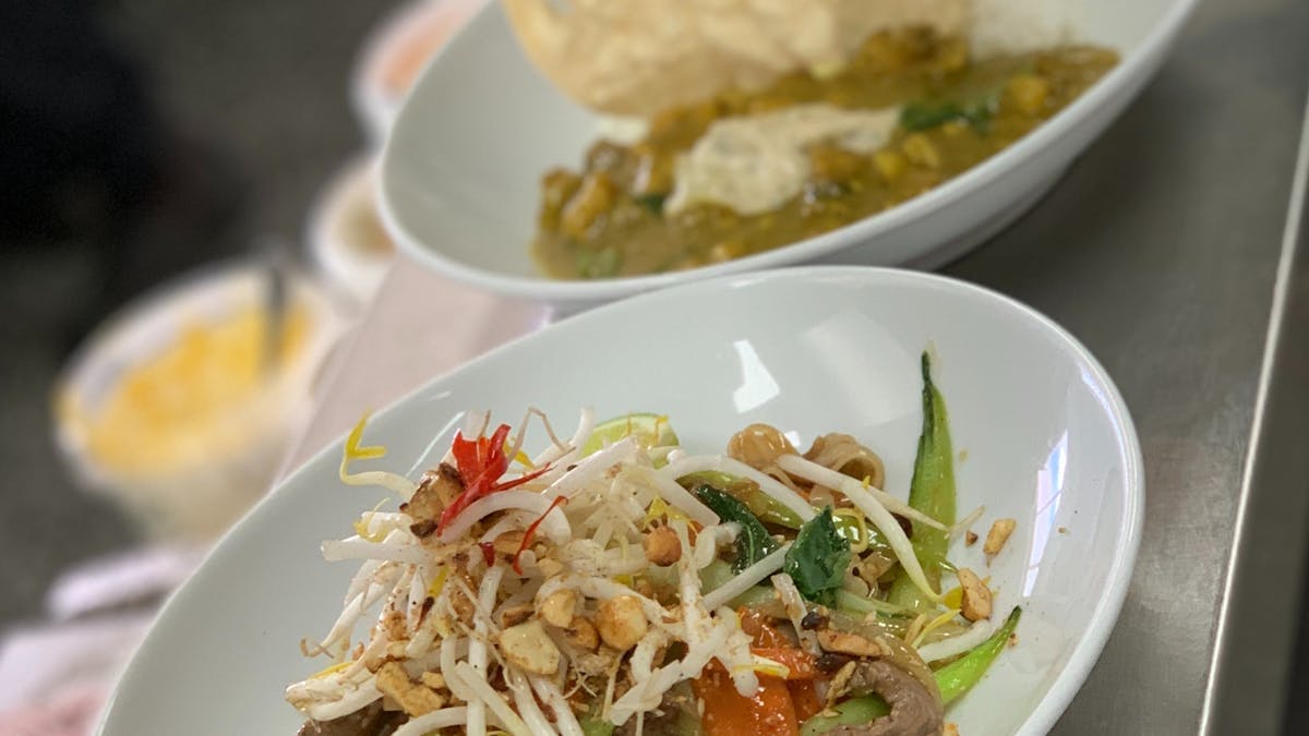 Thai Beef Stir-fry lunch special and Chicken Cashew Korma