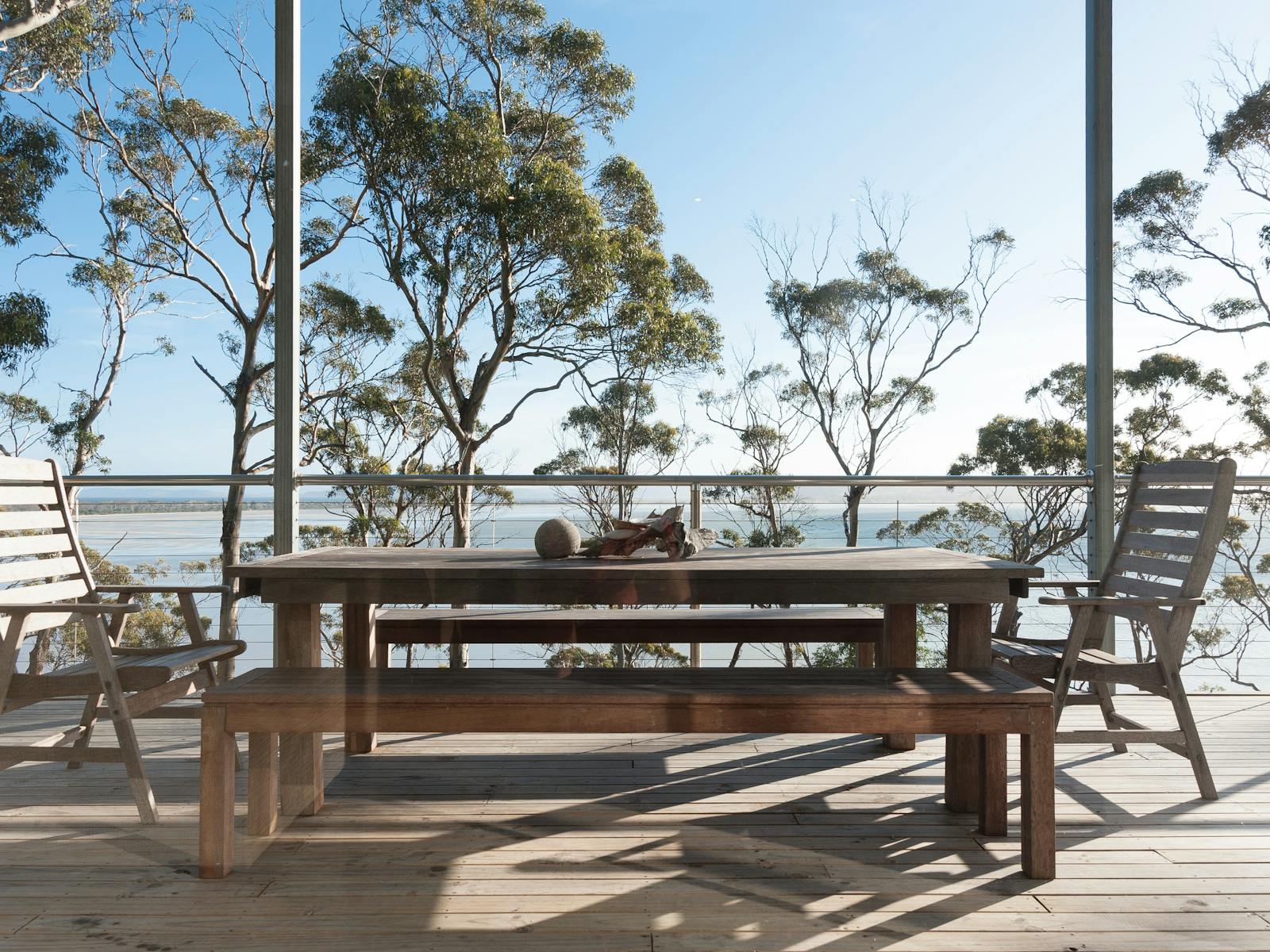 Enjoy an alfresco meal overlooking the water. What better way to enjoy Tasmania's fabulous produce.